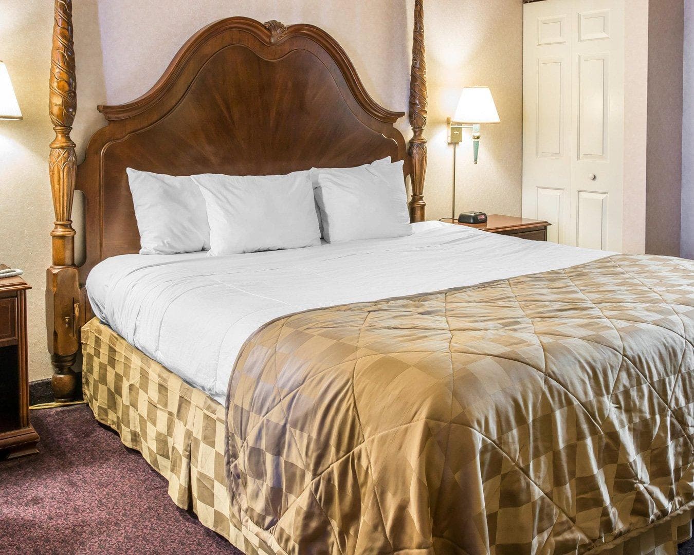 Clarion Hotel Mackinaw City Beachfront — 12