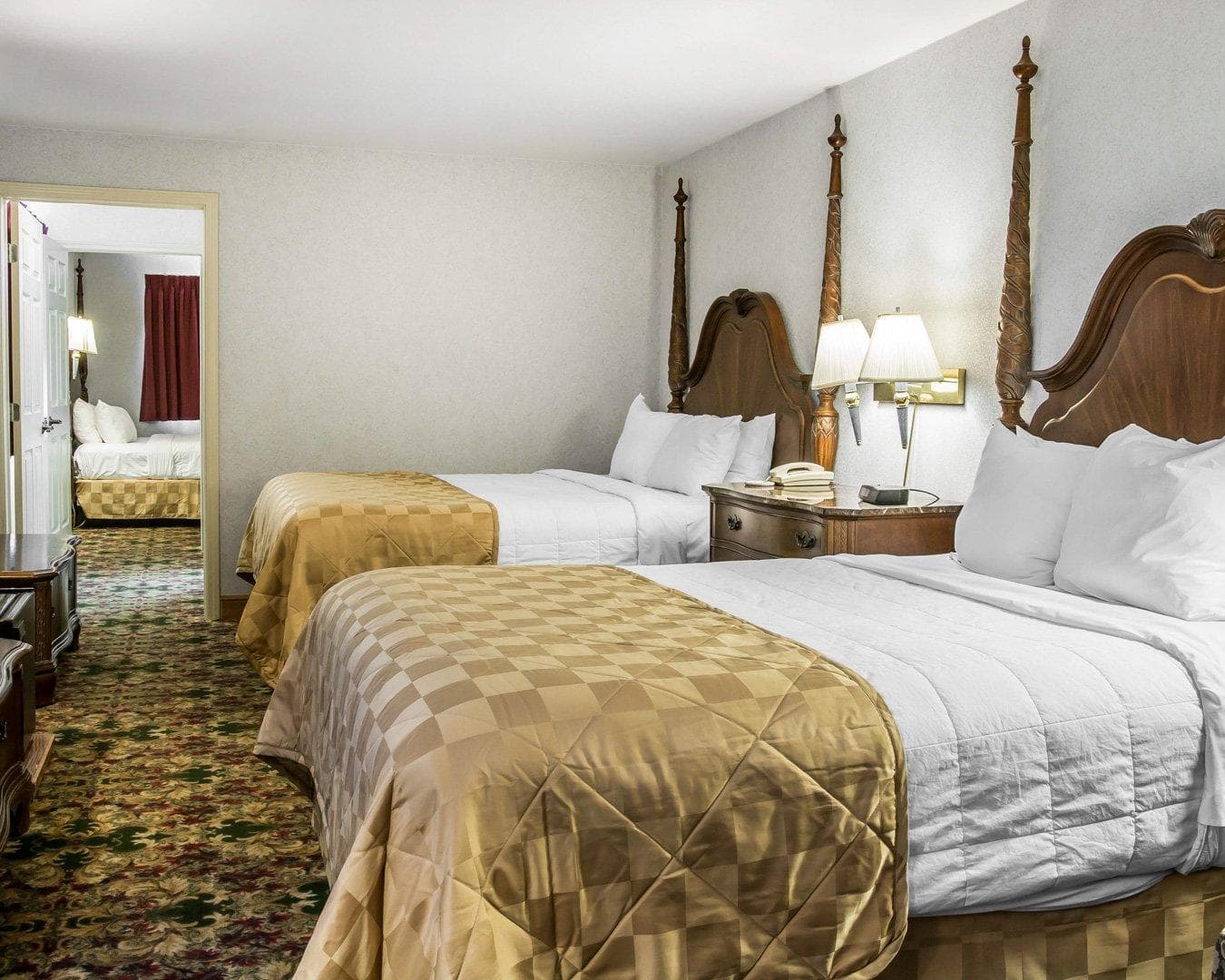 Clarion Hotel Mackinaw City Beachfront — 19