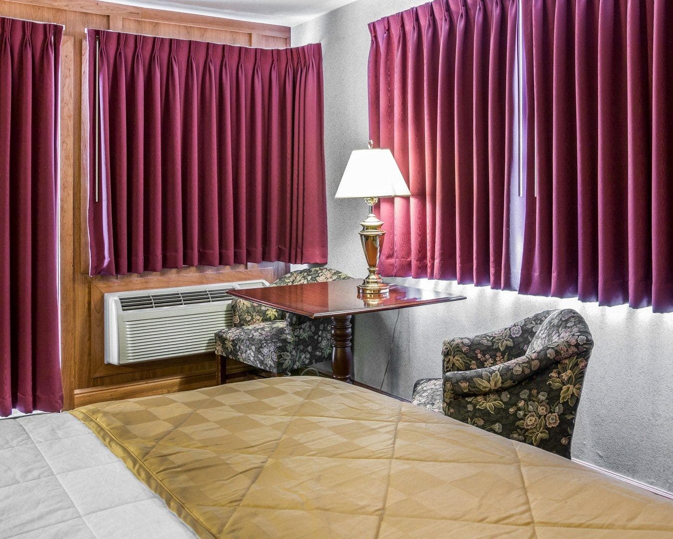Clarion Hotel Mackinaw City Beachfront — 20
