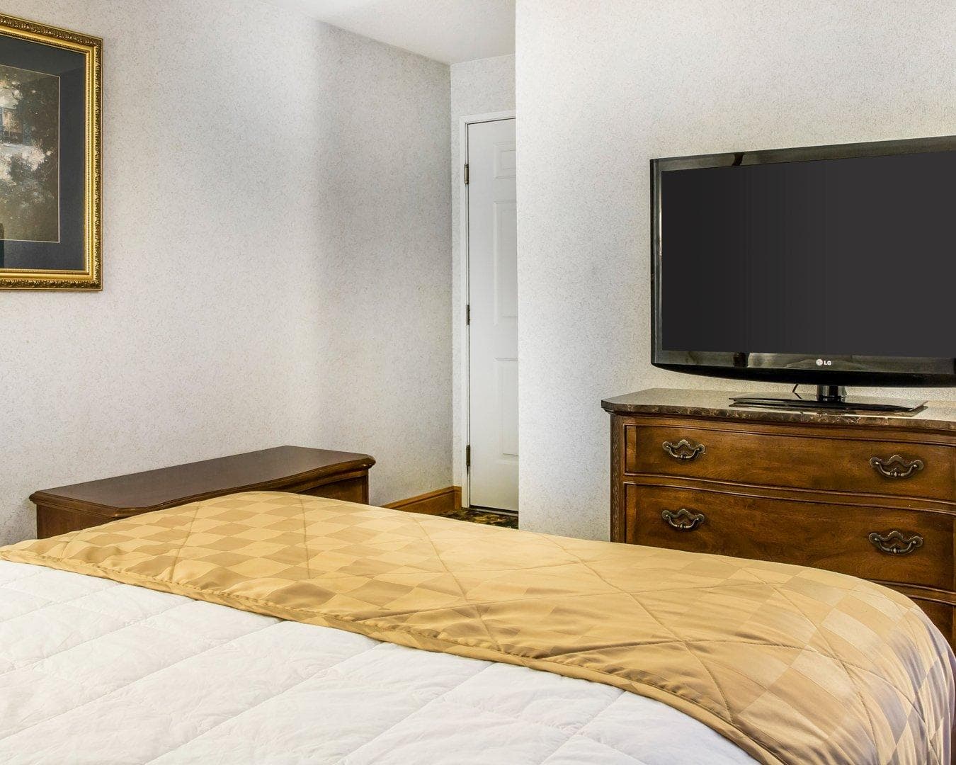 Clarion Hotel Mackinaw City Beachfront — 21