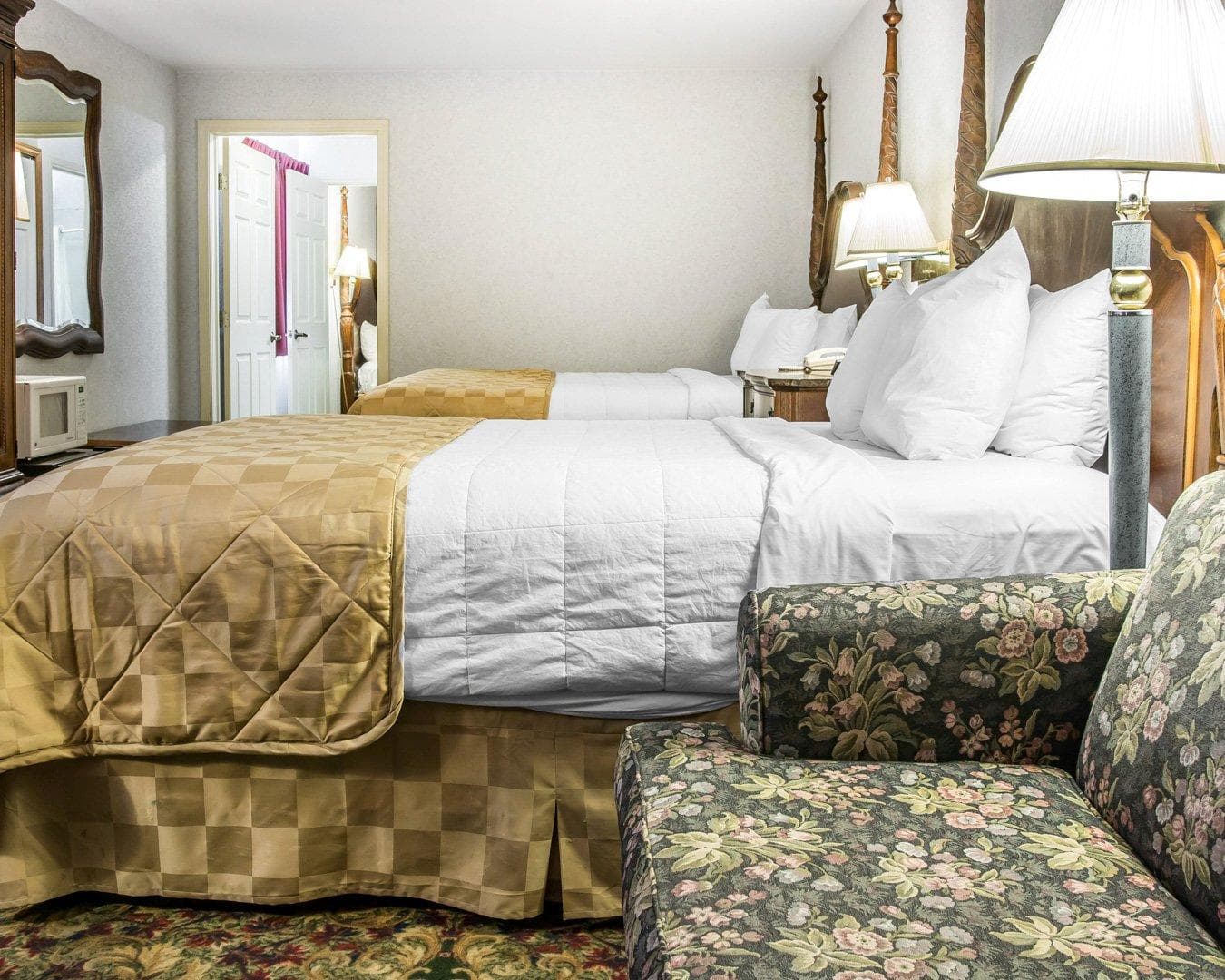 Clarion Hotel Mackinaw City Beachfront — 22