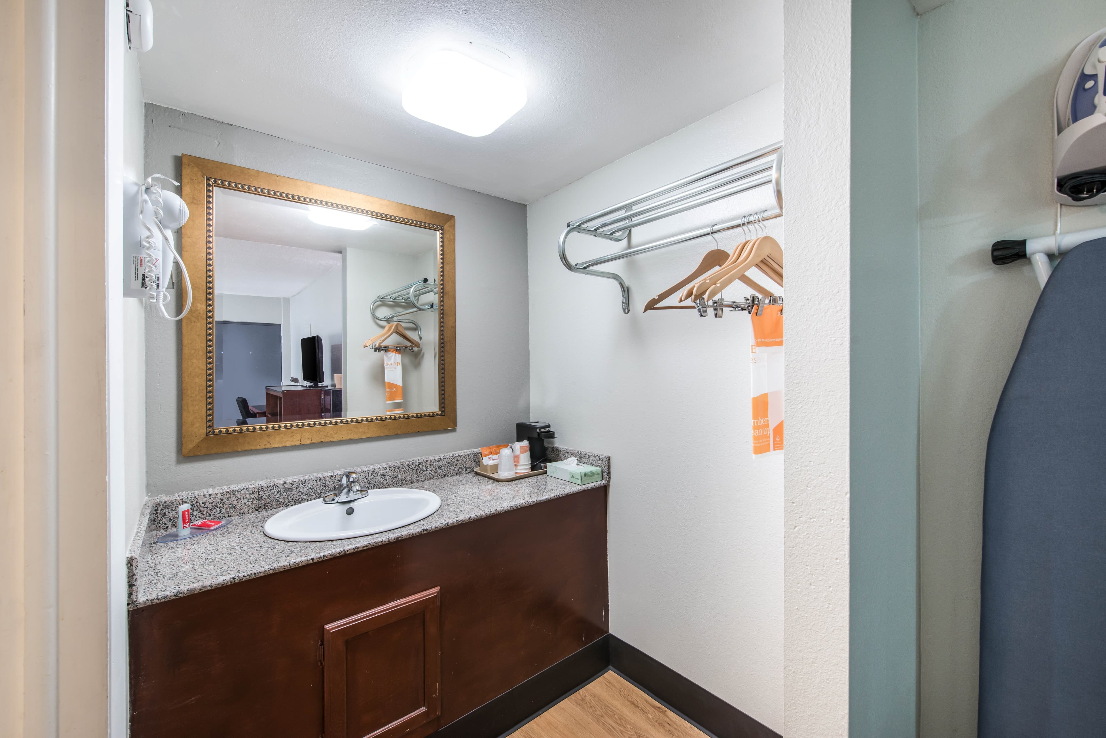 Rodeway Inn St. Joseph — 4