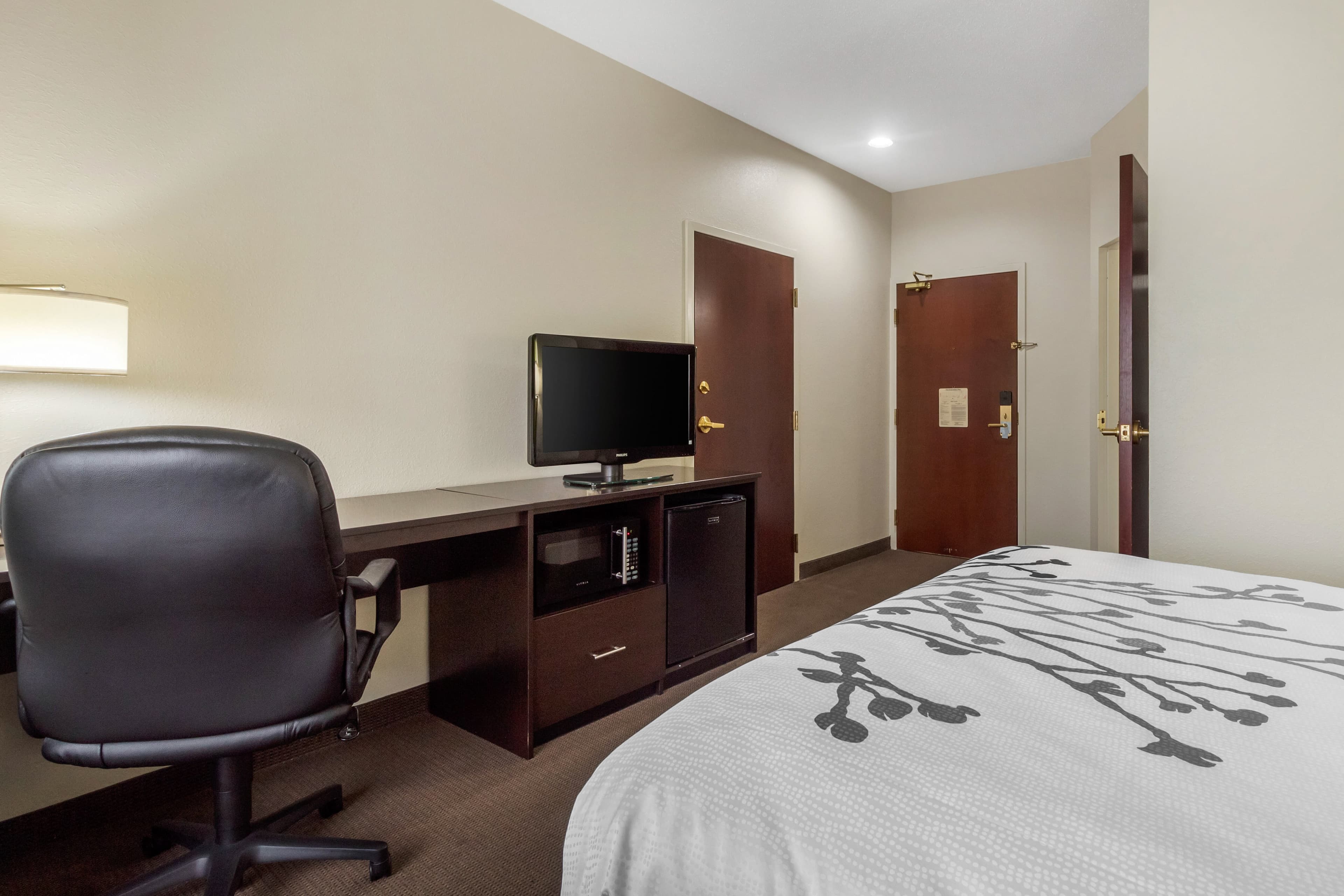 Sleep Inn & Suites Allendale - Image 4