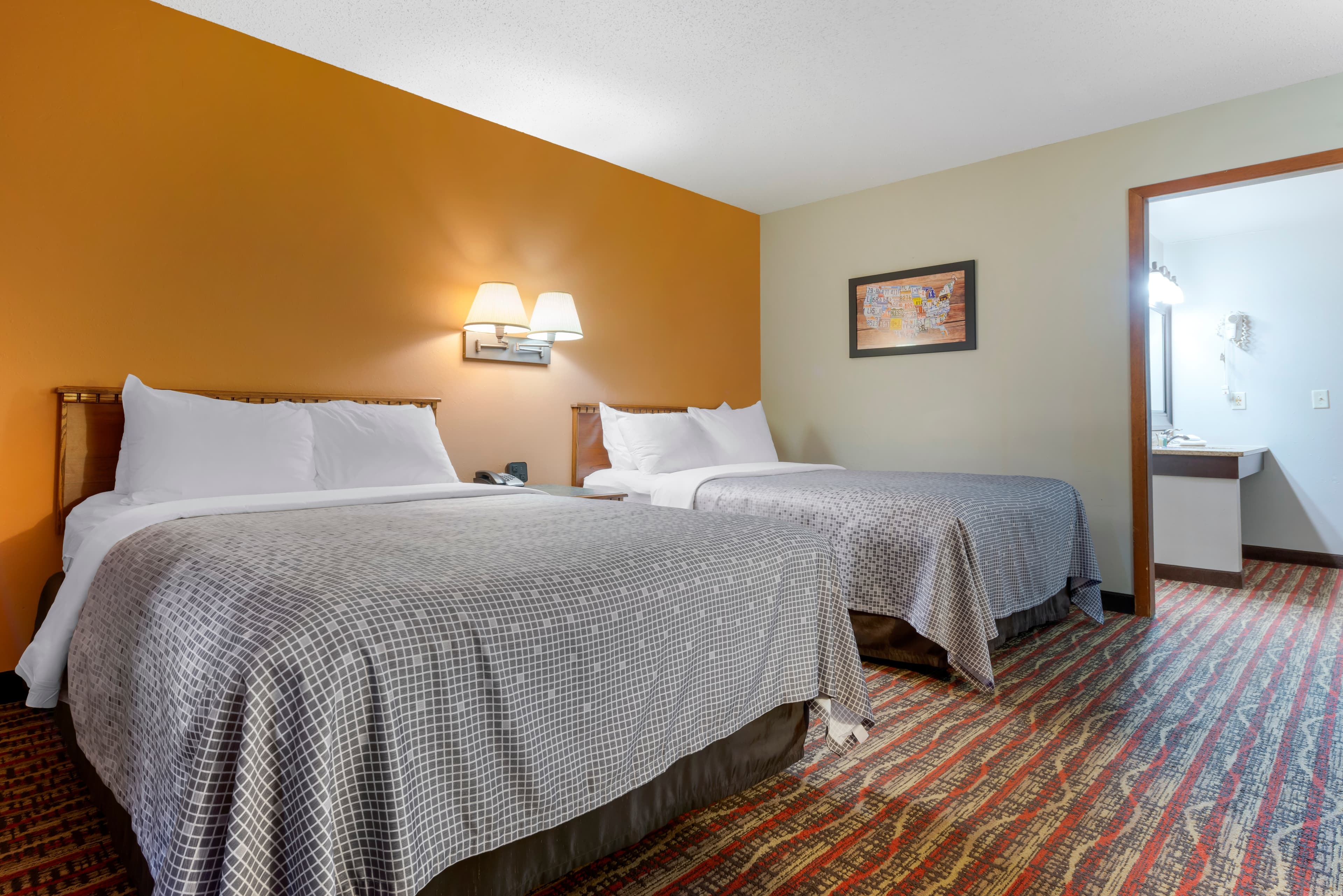 Econo Lodge Lakeview — 8