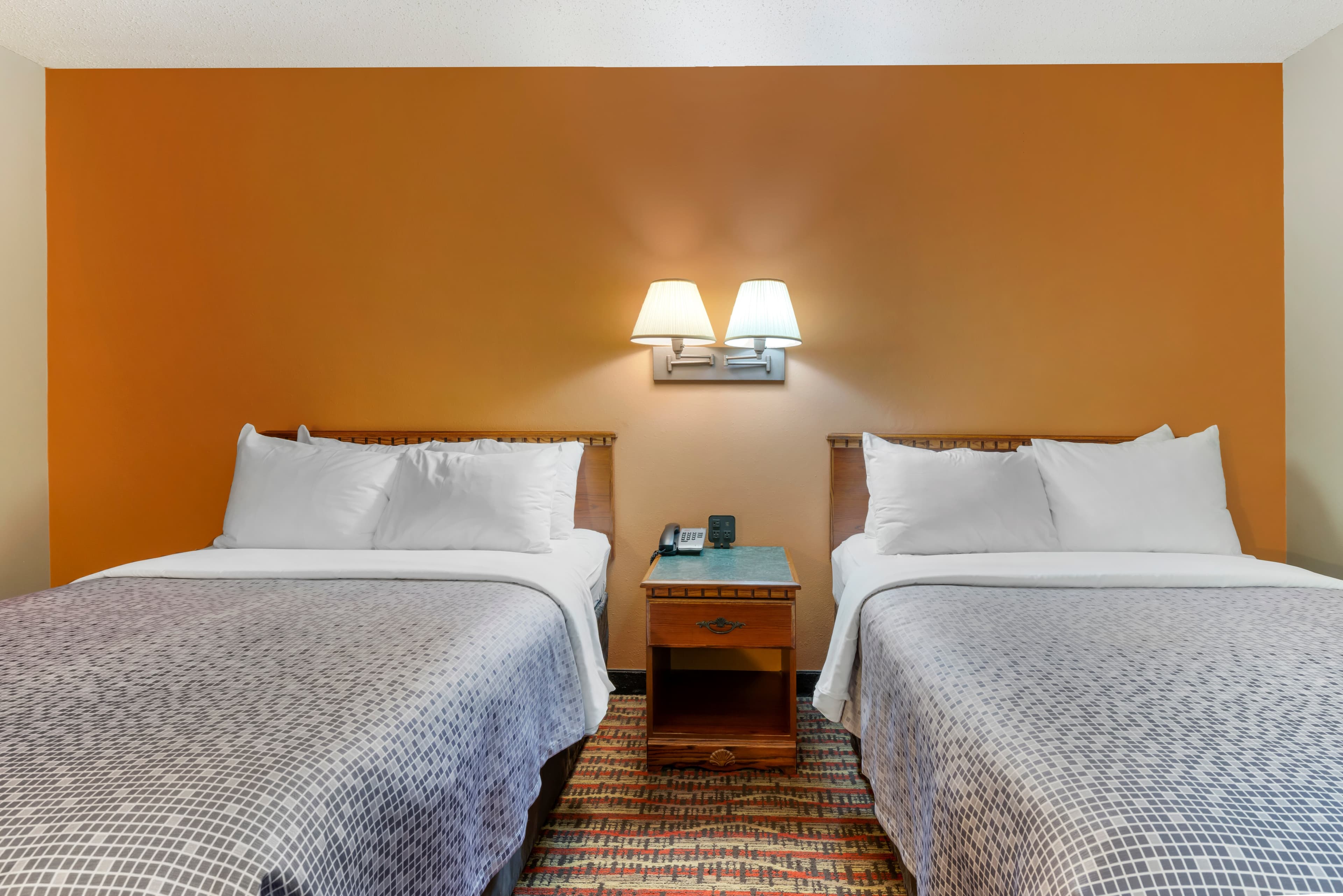 Econo Lodge Lakeview — 10