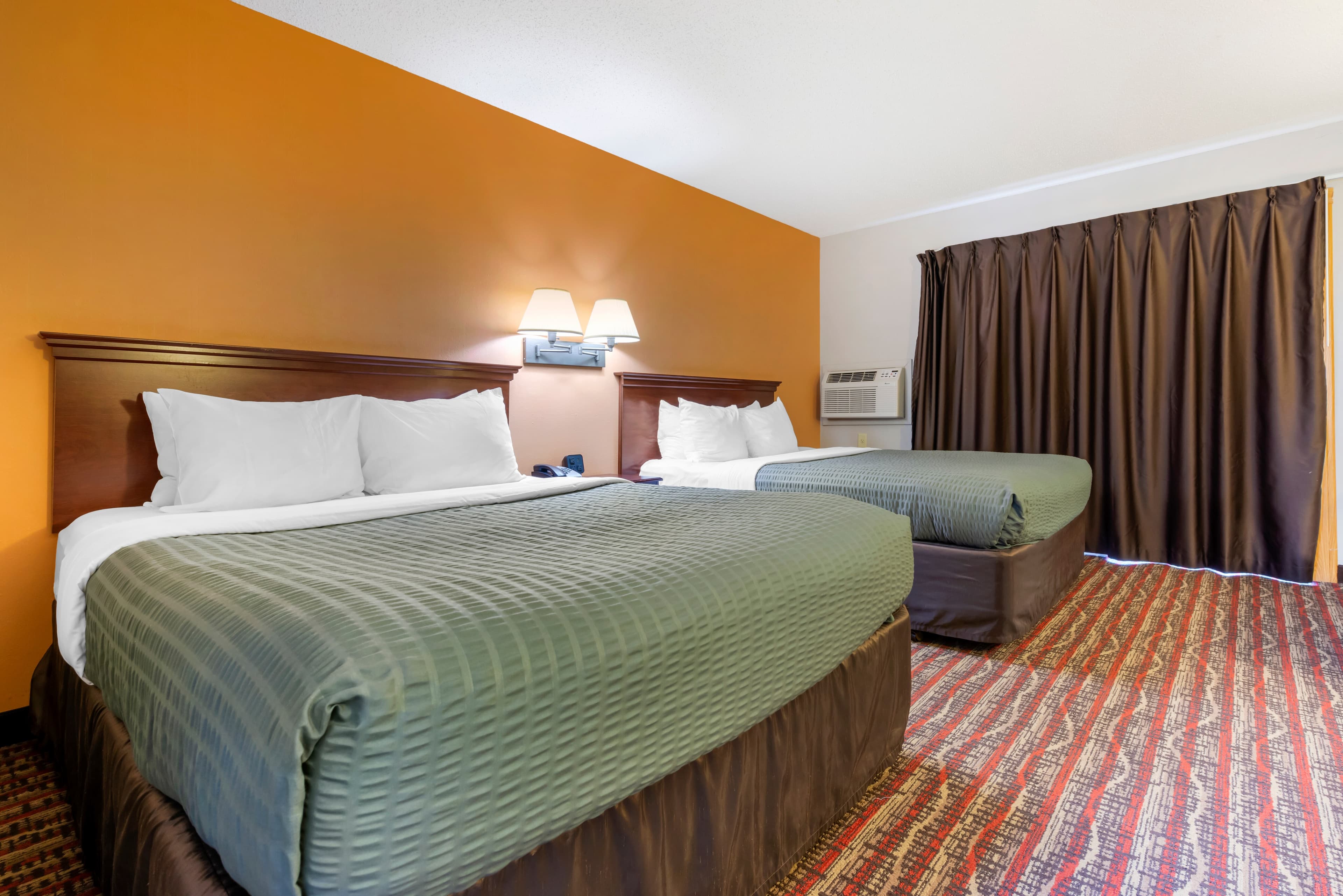 Econo Lodge Lakeview — 17