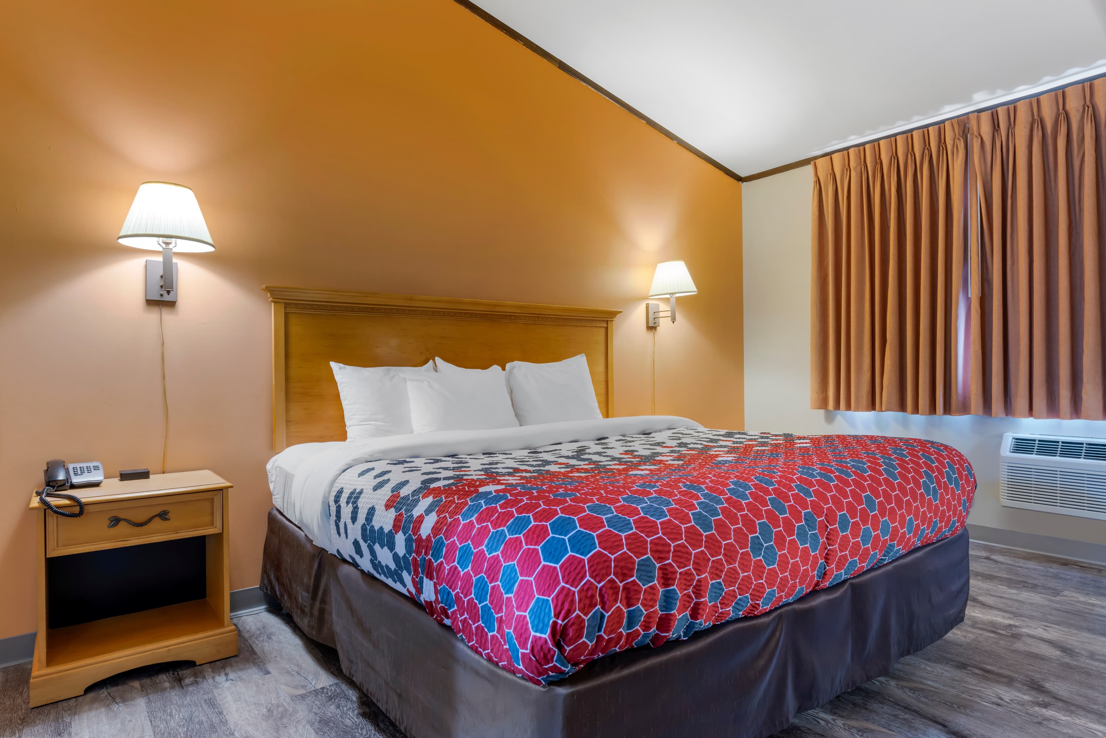 Econo Lodge Lakeview — 37