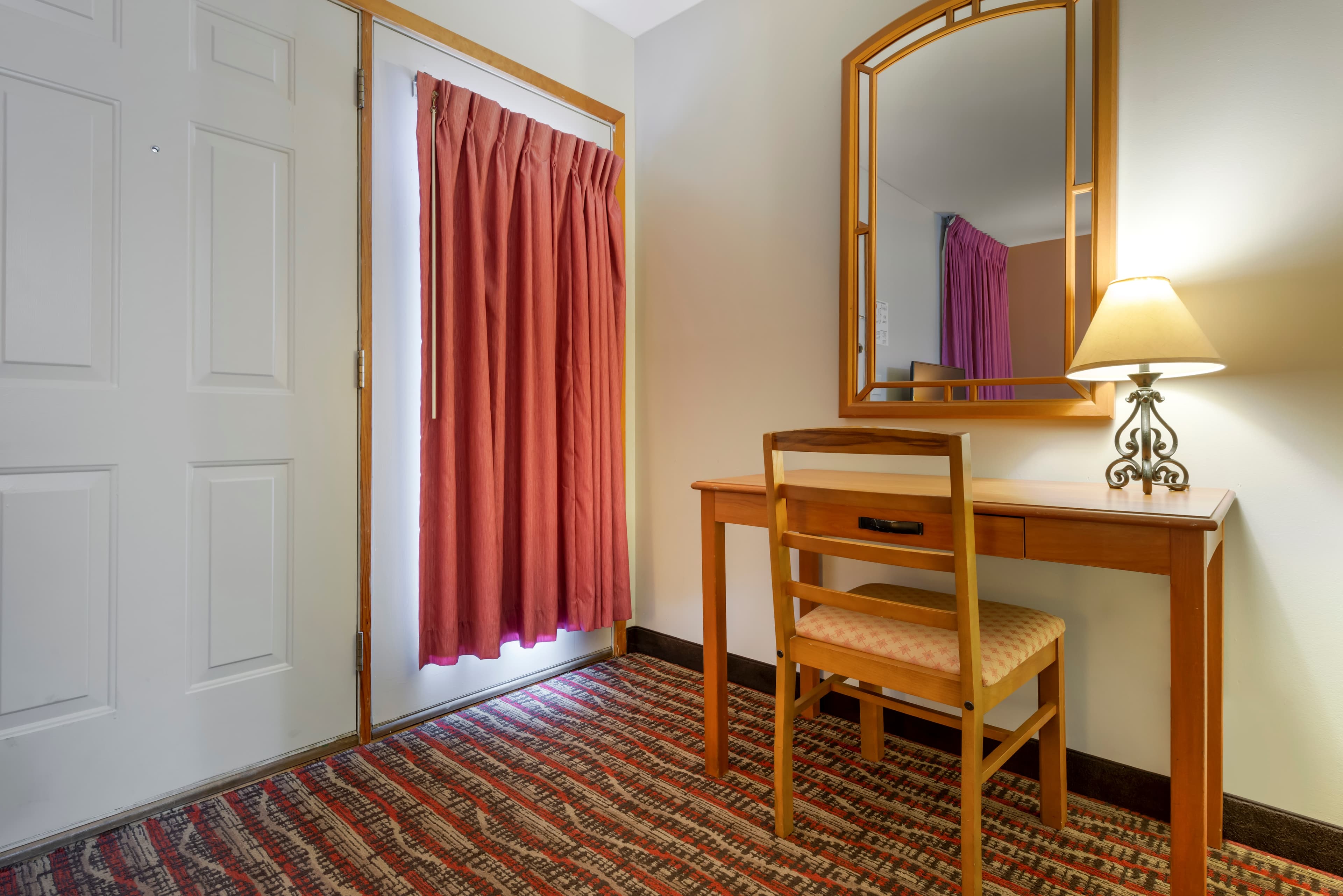 Econo Lodge Lakeview — 43