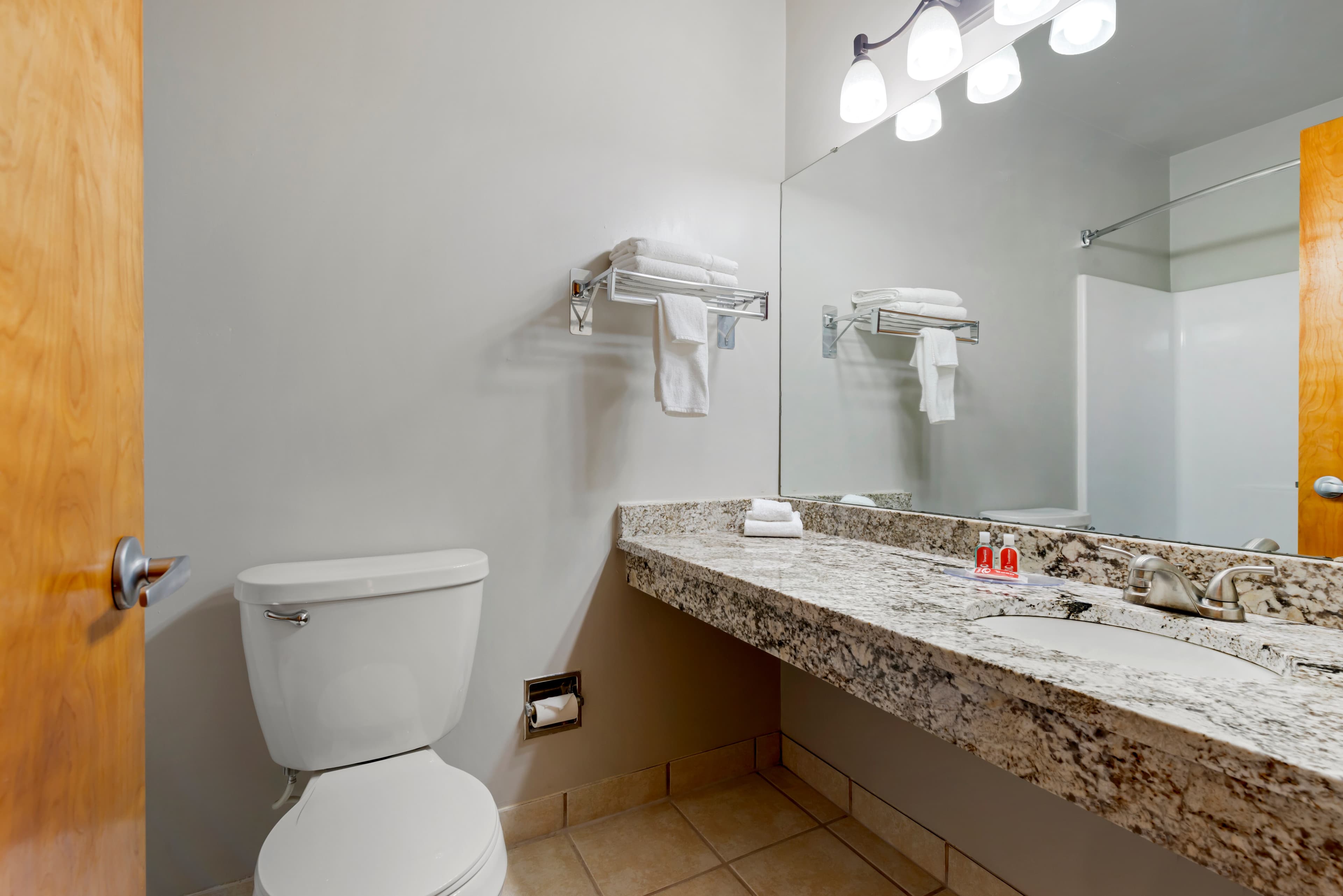 Econo Lodge Lakeview — 46