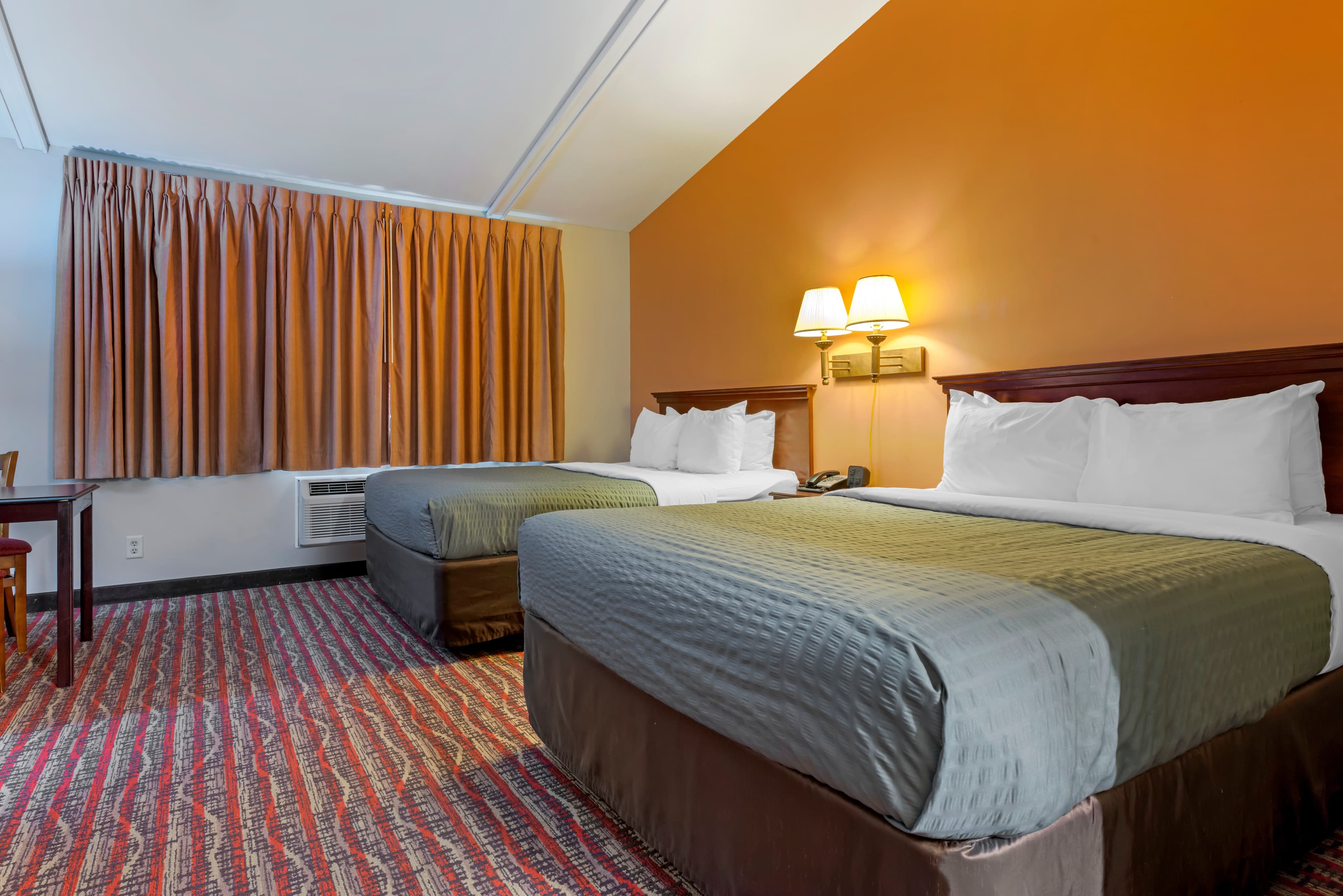 Econo Lodge Lakeview - Image 2