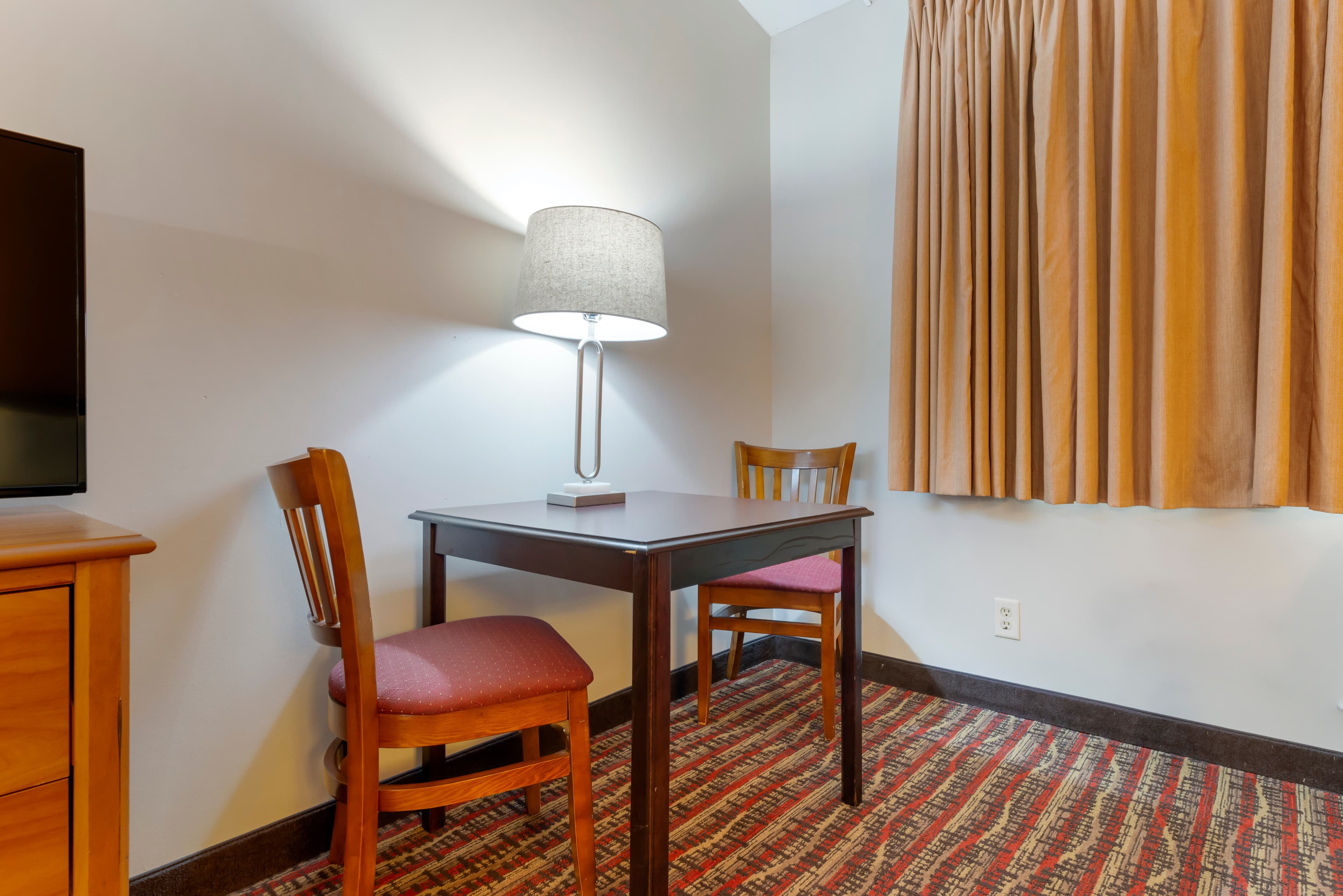 Econo Lodge Lakeview - Image 5