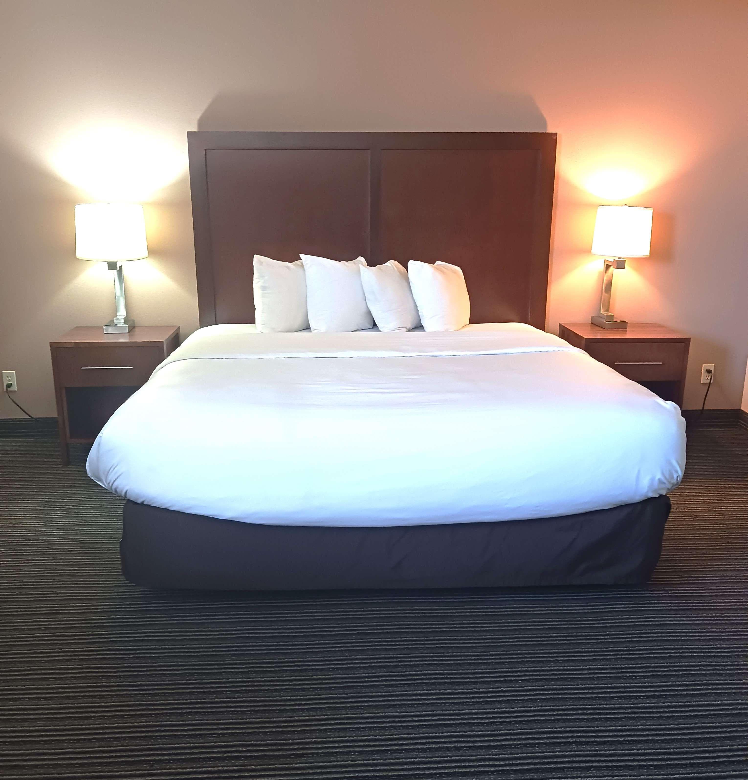 Country Inn & Suites by Radisson, Battle Creek, MI — 3