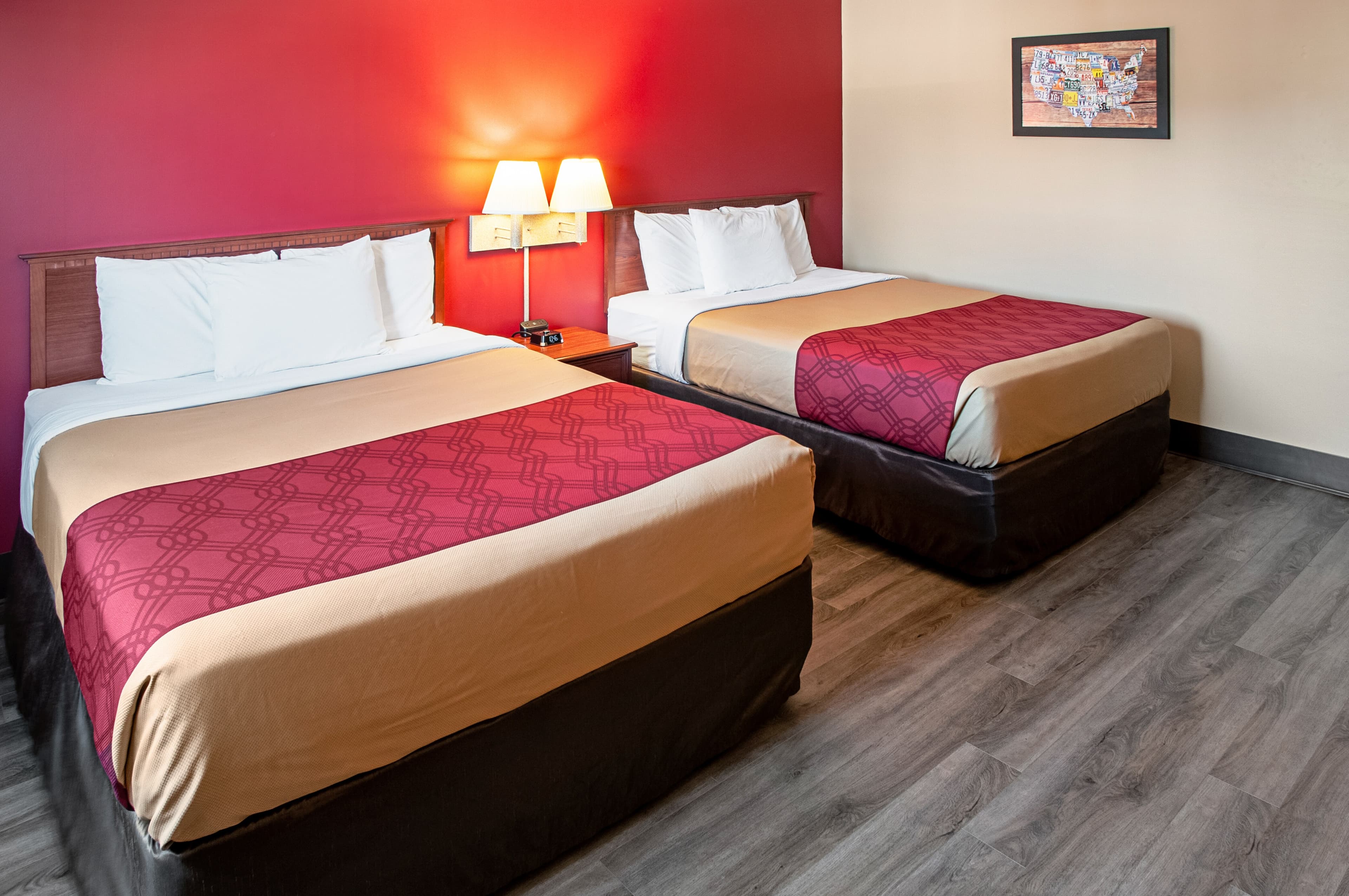 Econo Lodge Menomonie On The Bay — 14
