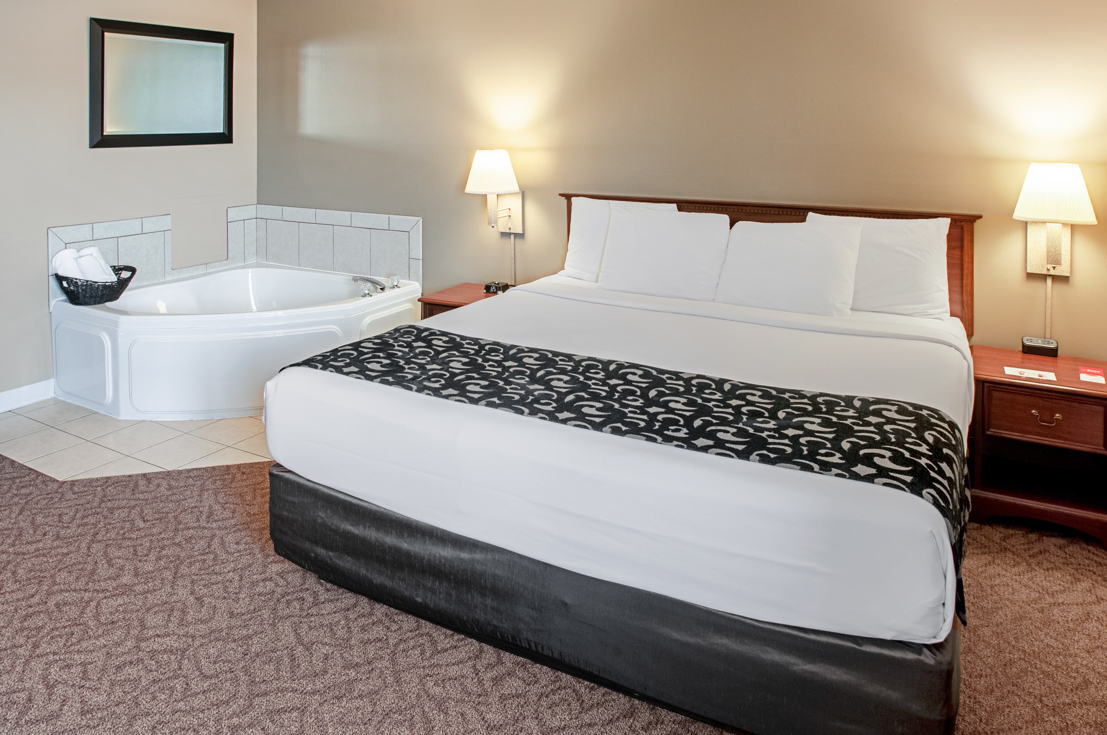 Econo Lodge Menomonie On The Bay — 22