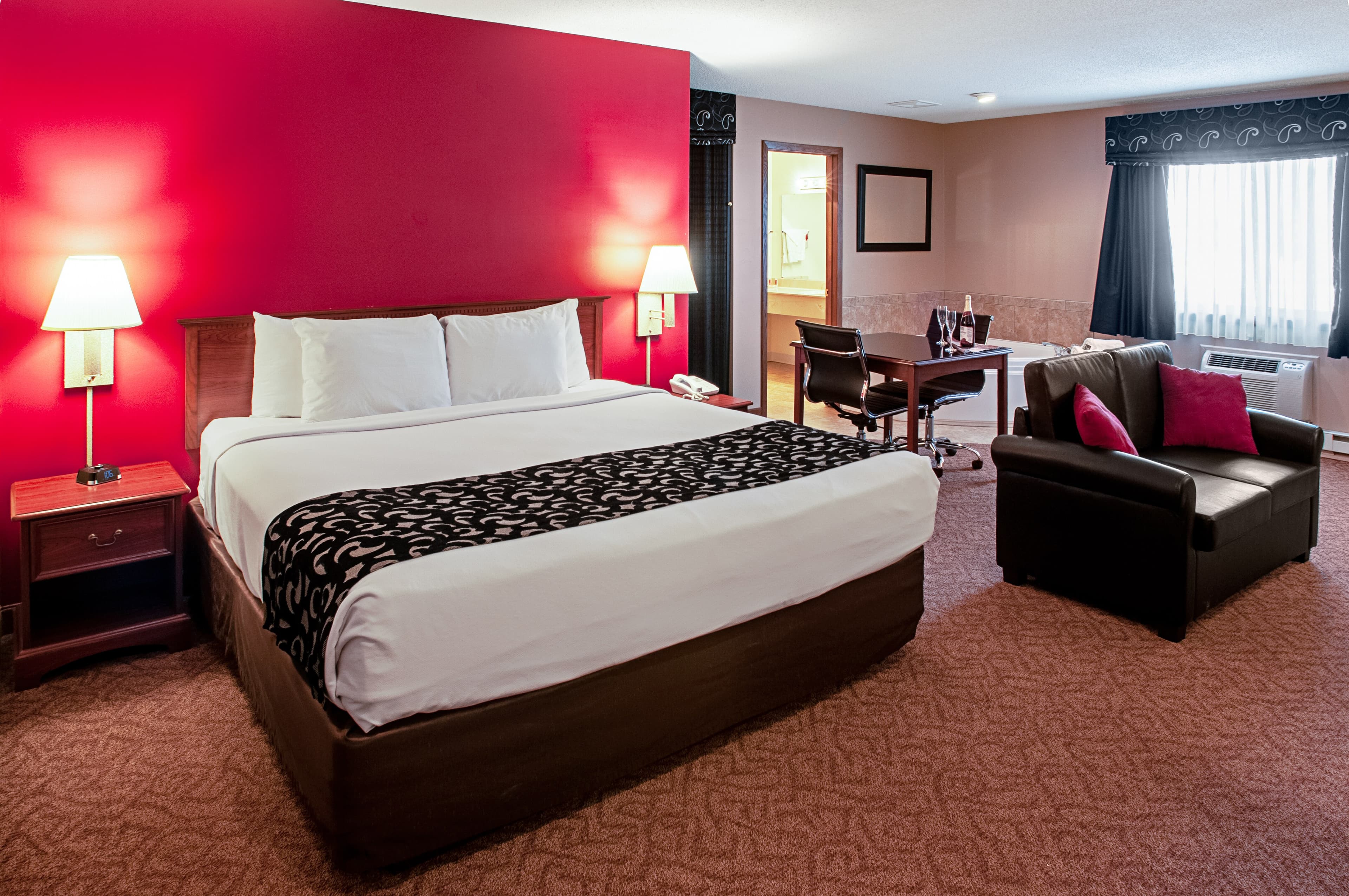 Econo Lodge Menomonie On The Bay — 23