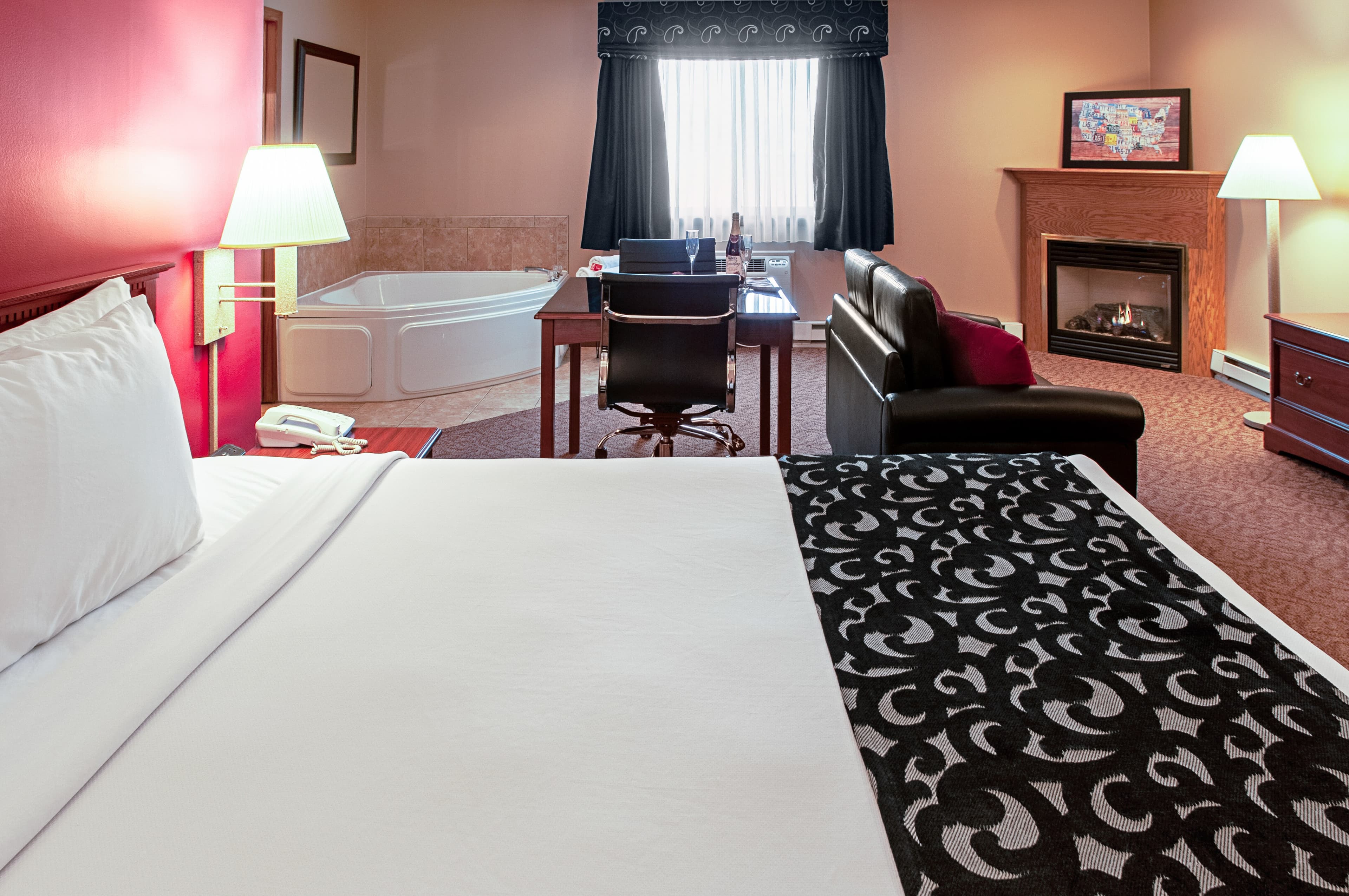 Econo Lodge Menomonie On The Bay — 24