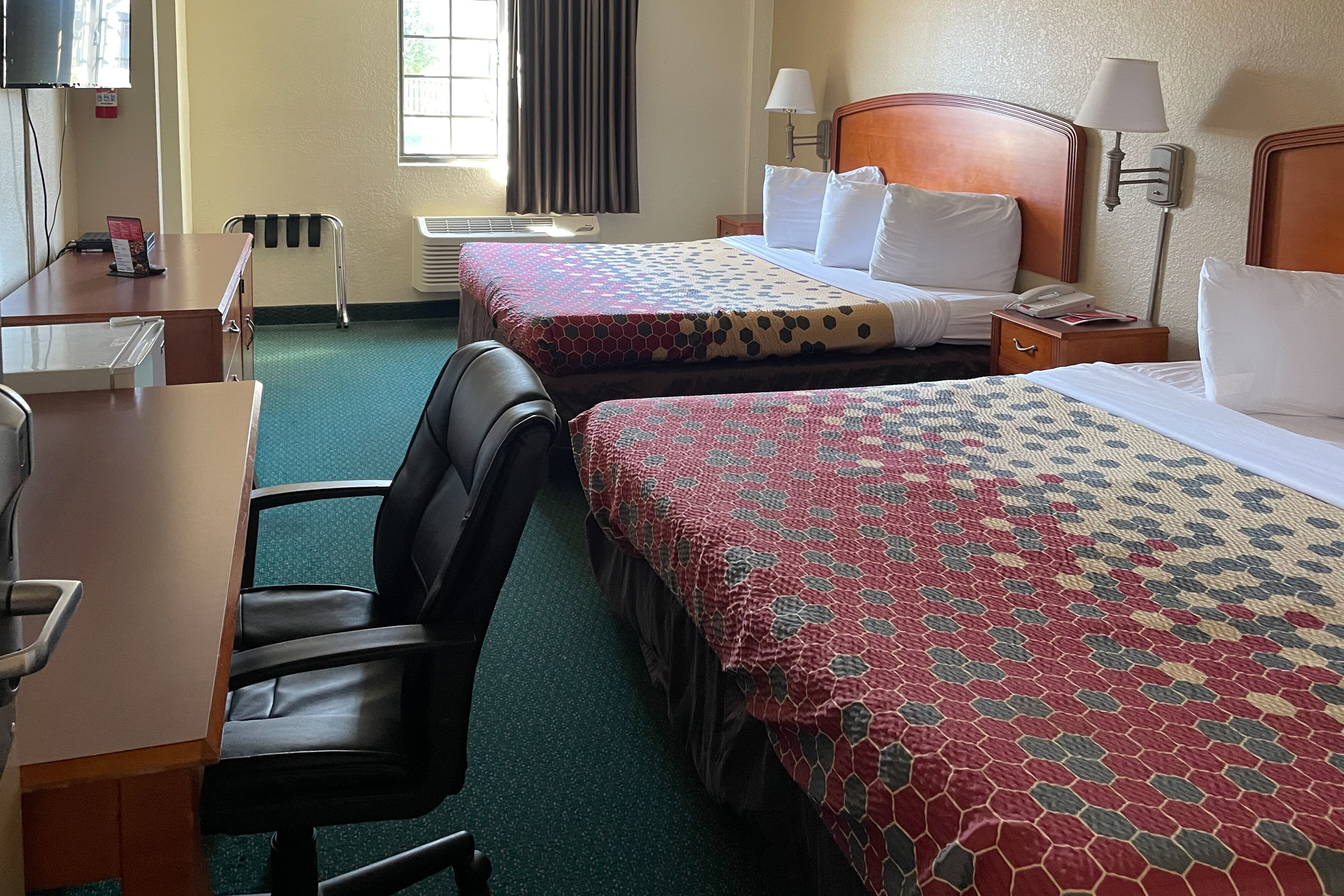 Econo Lodge Kalamazoo near Wings Stadium — 15