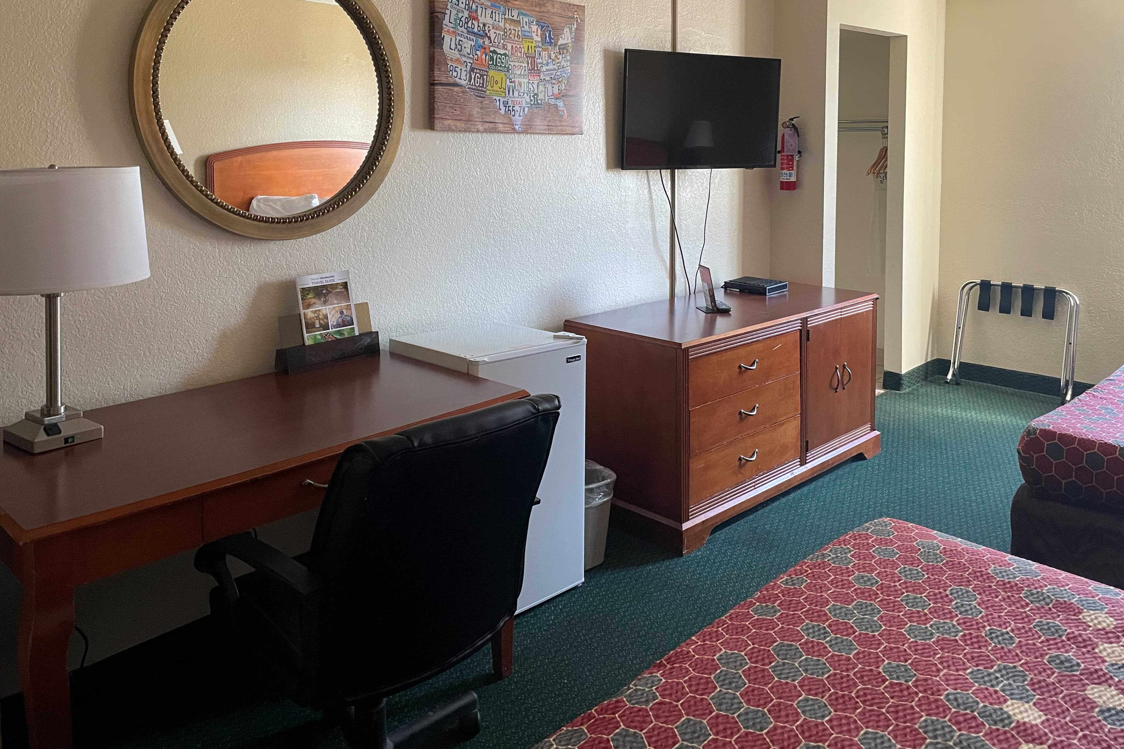 Econo Lodge Kalamazoo near Wings Stadium — 16