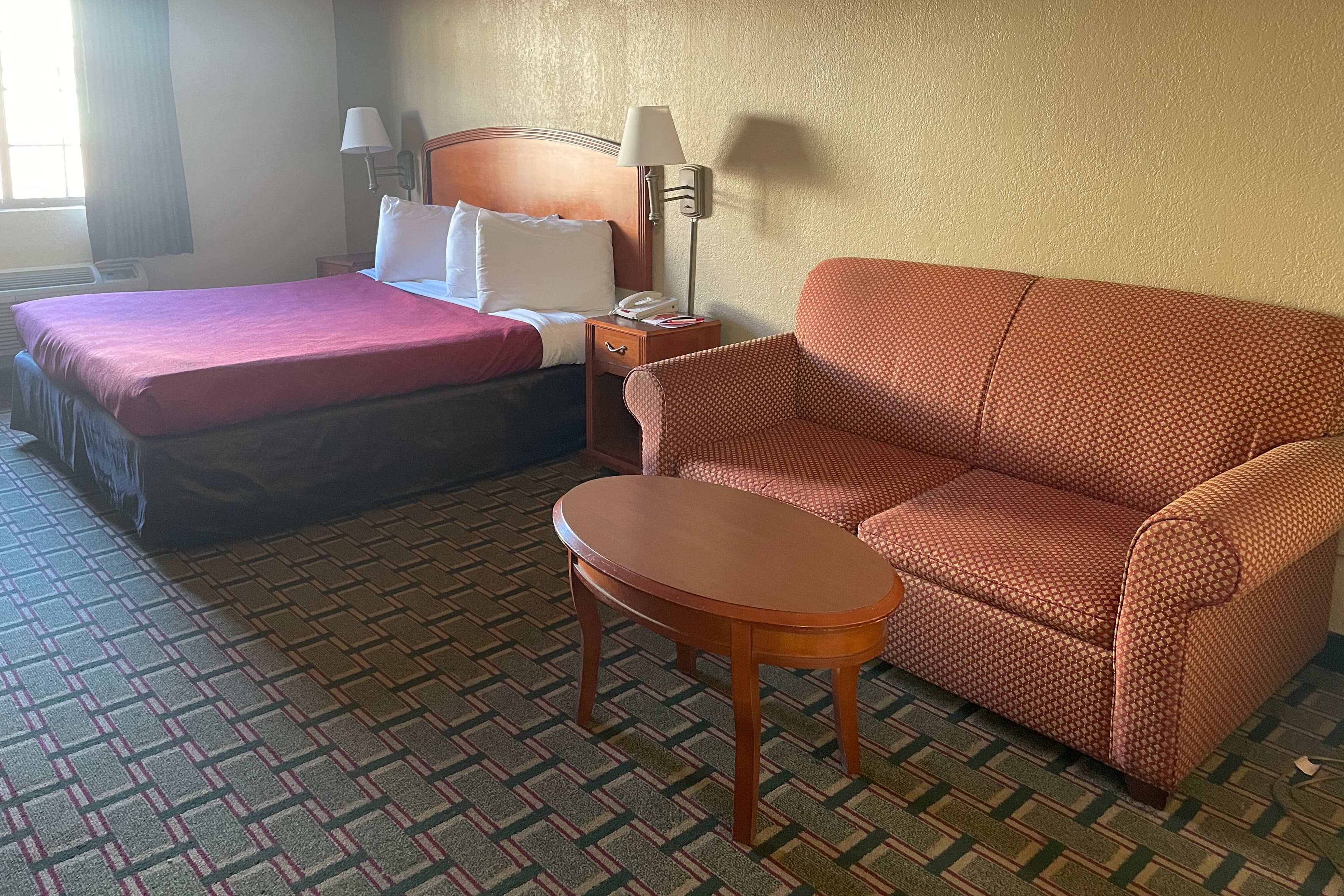 Econo Lodge Kalamazoo near Wings Stadium - Image 5