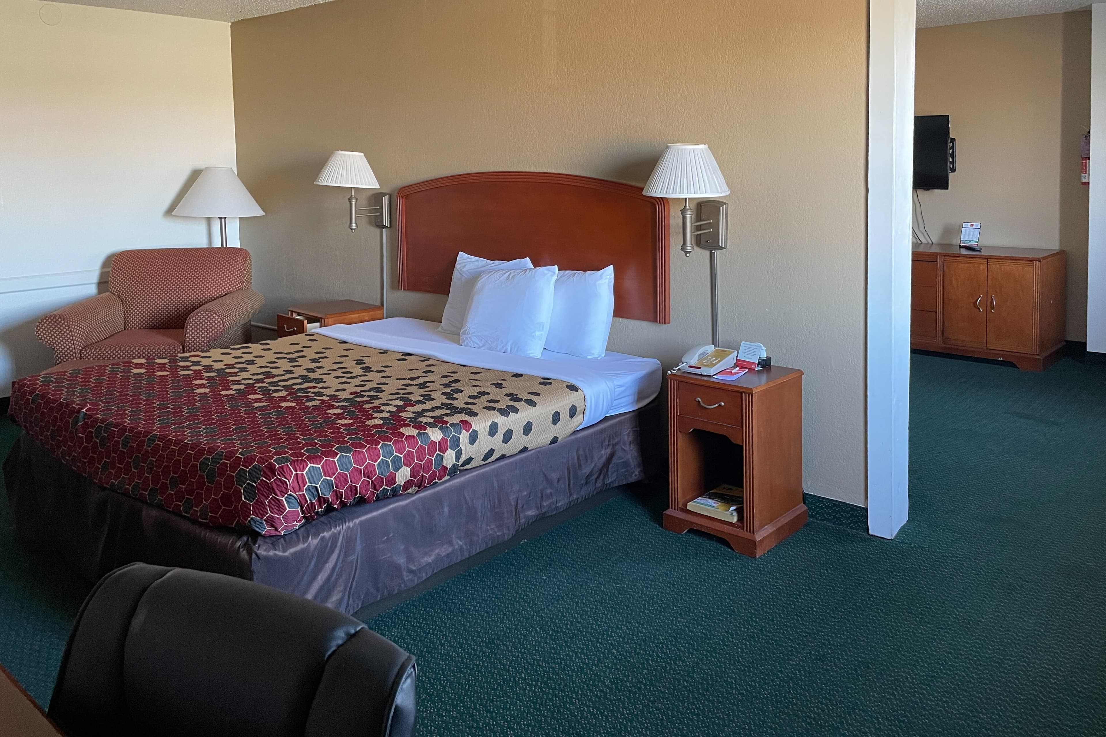 Econo Lodge Kalamazoo near Wings Stadium — 9