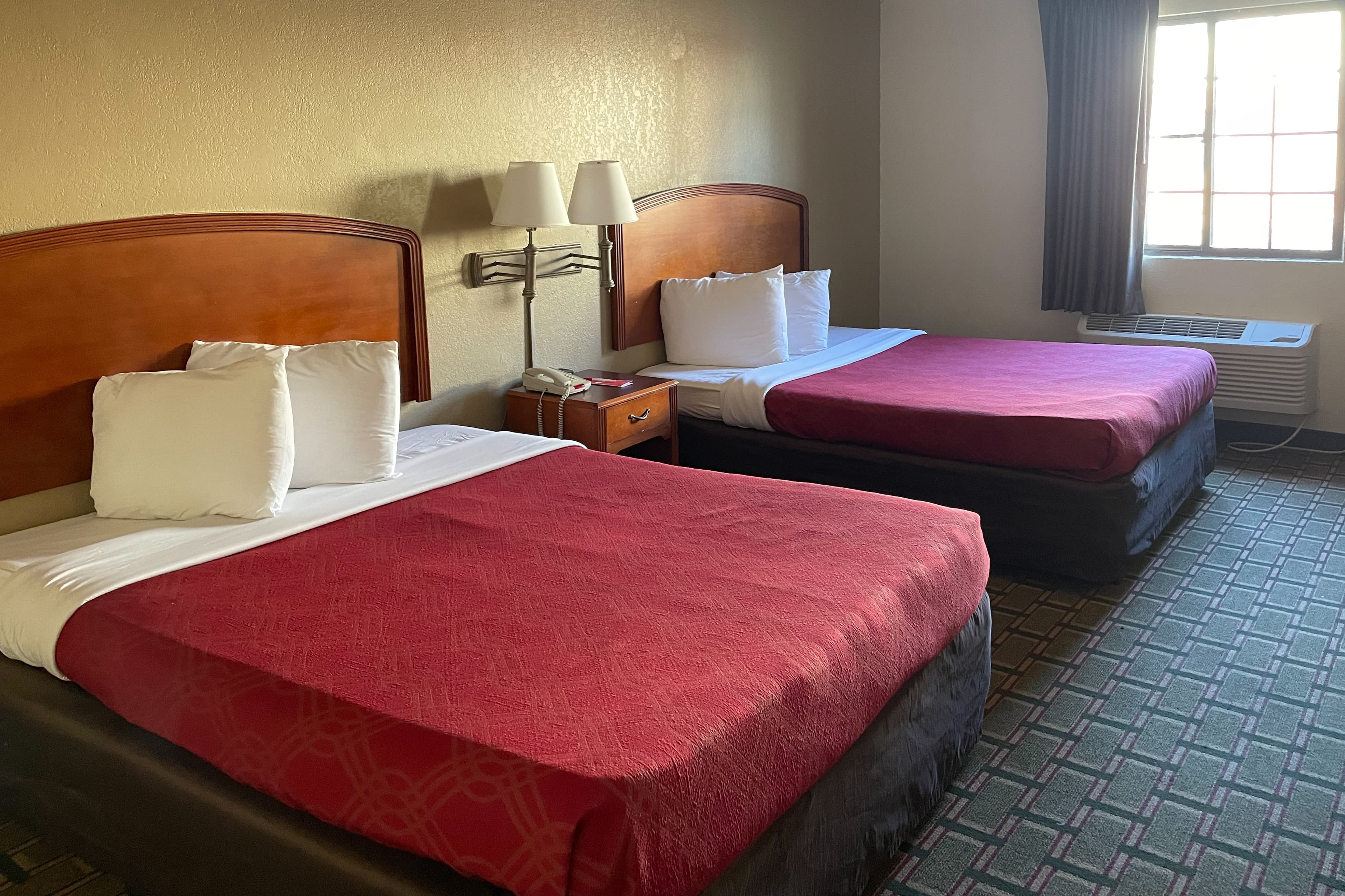 Econo Lodge Kalamazoo near Wings Stadium - Image 2