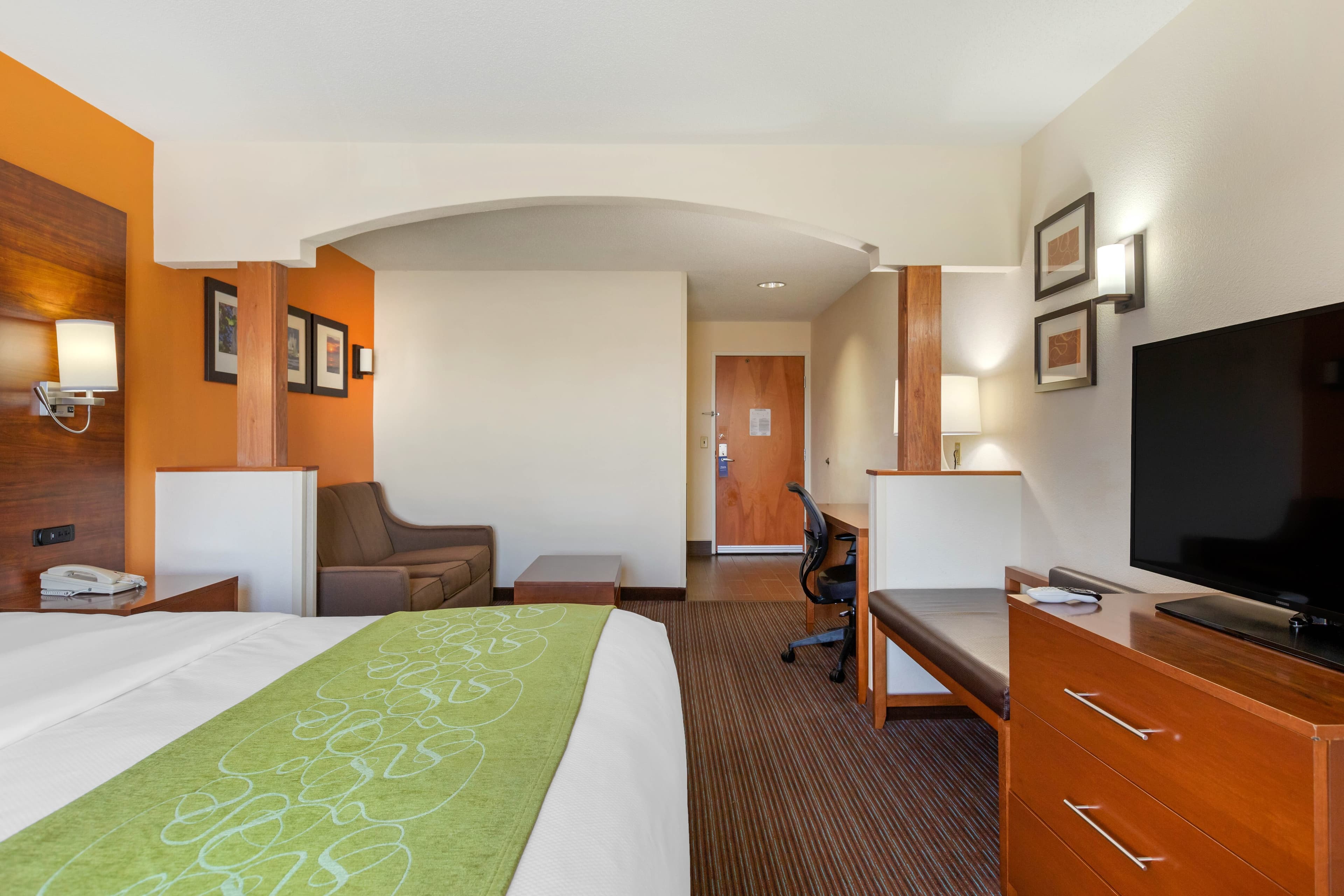 Comfort Suites Stevensville - St. Joseph - Image 4
