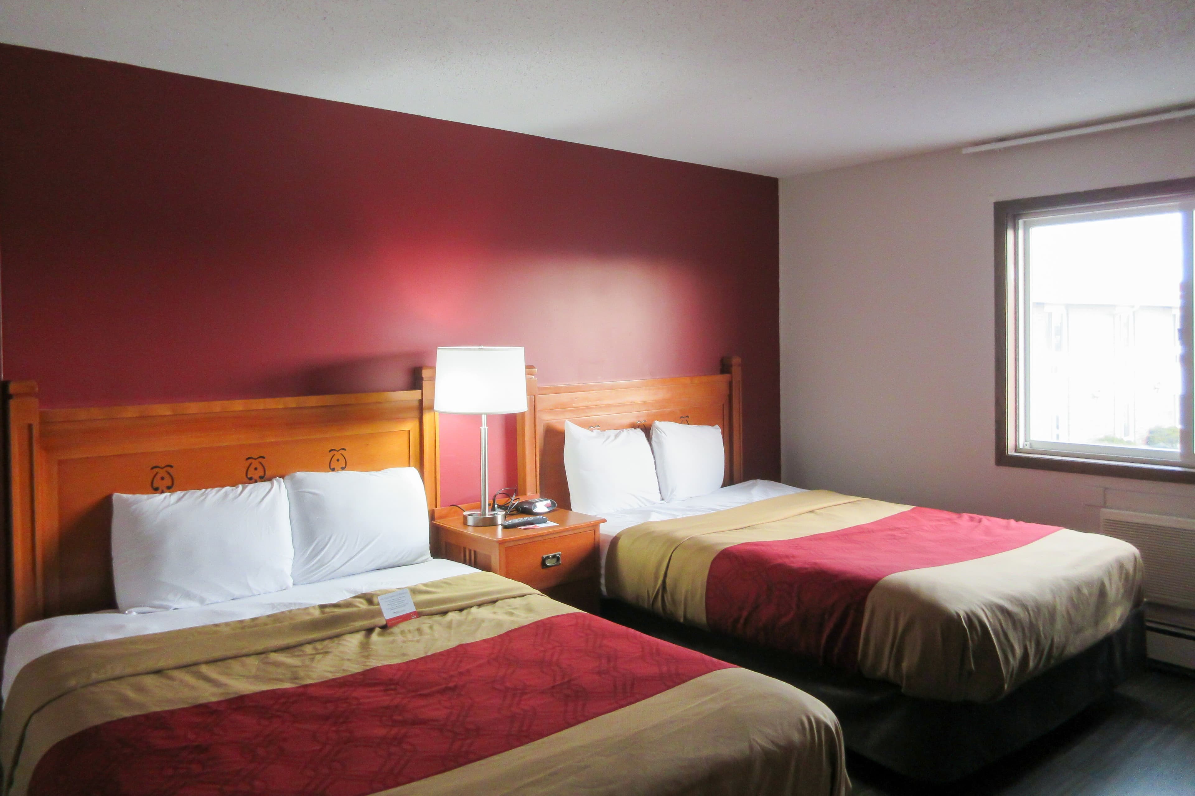 Econo Lodge Inn & Suites Escanaba North - Image 4