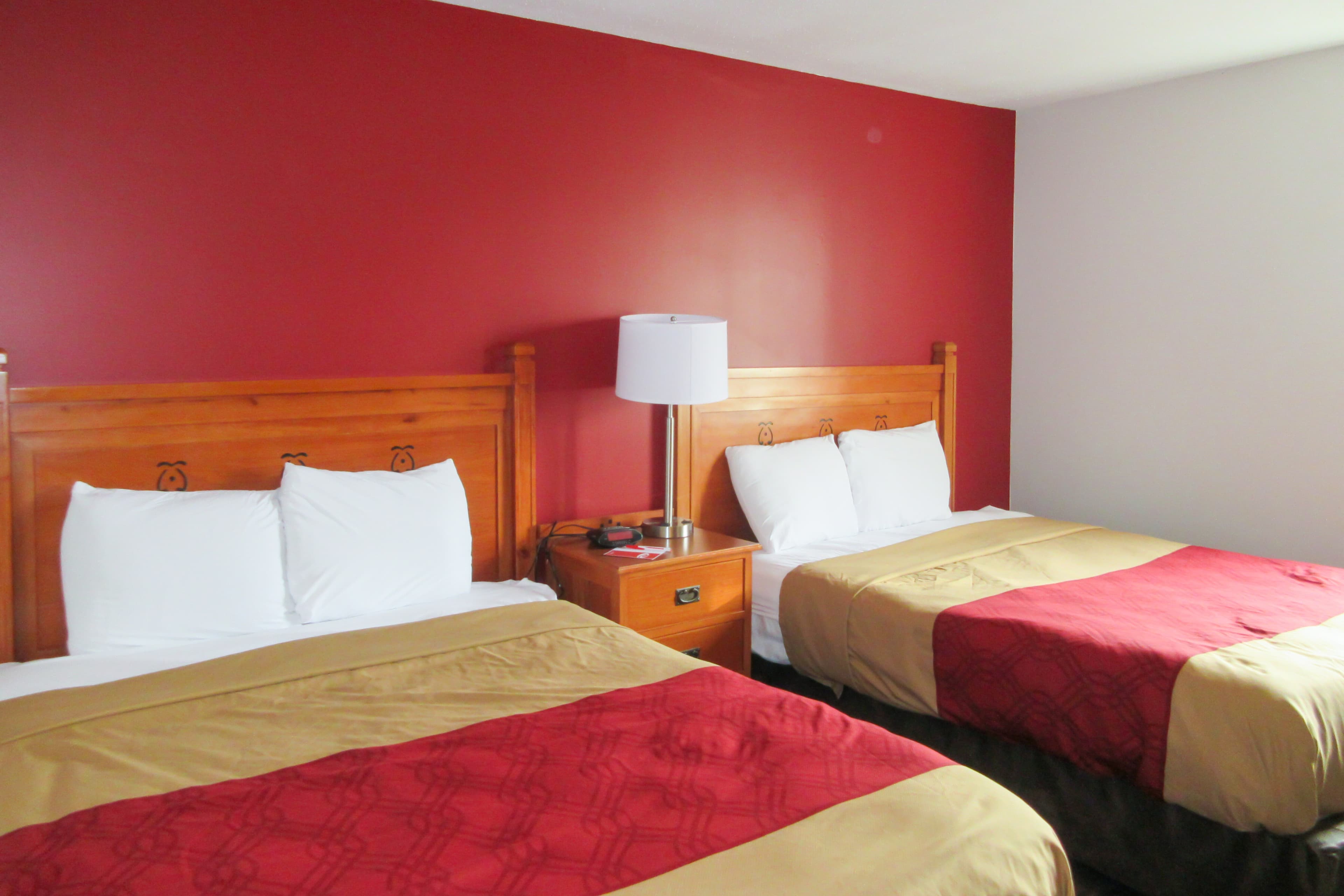 Econo Lodge Inn & Suites Escanaba North — 7