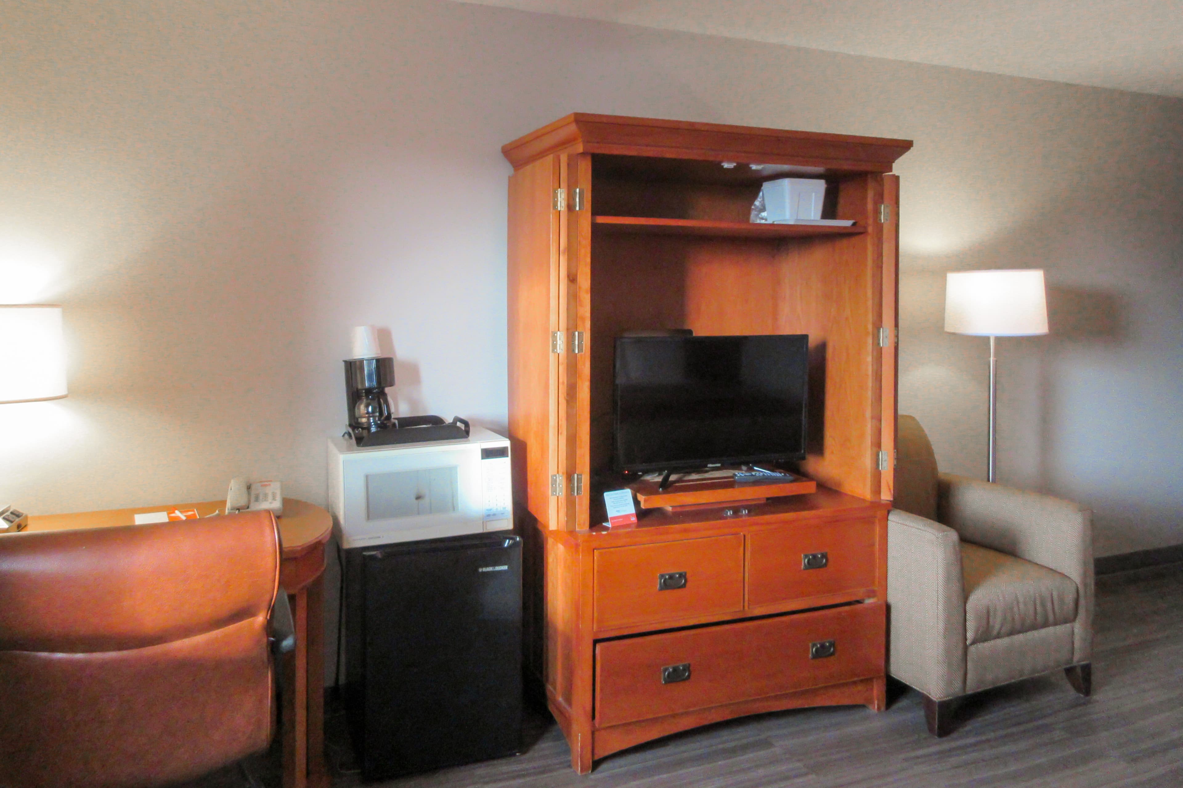 Econo Lodge Inn & Suites Escanaba North — 8