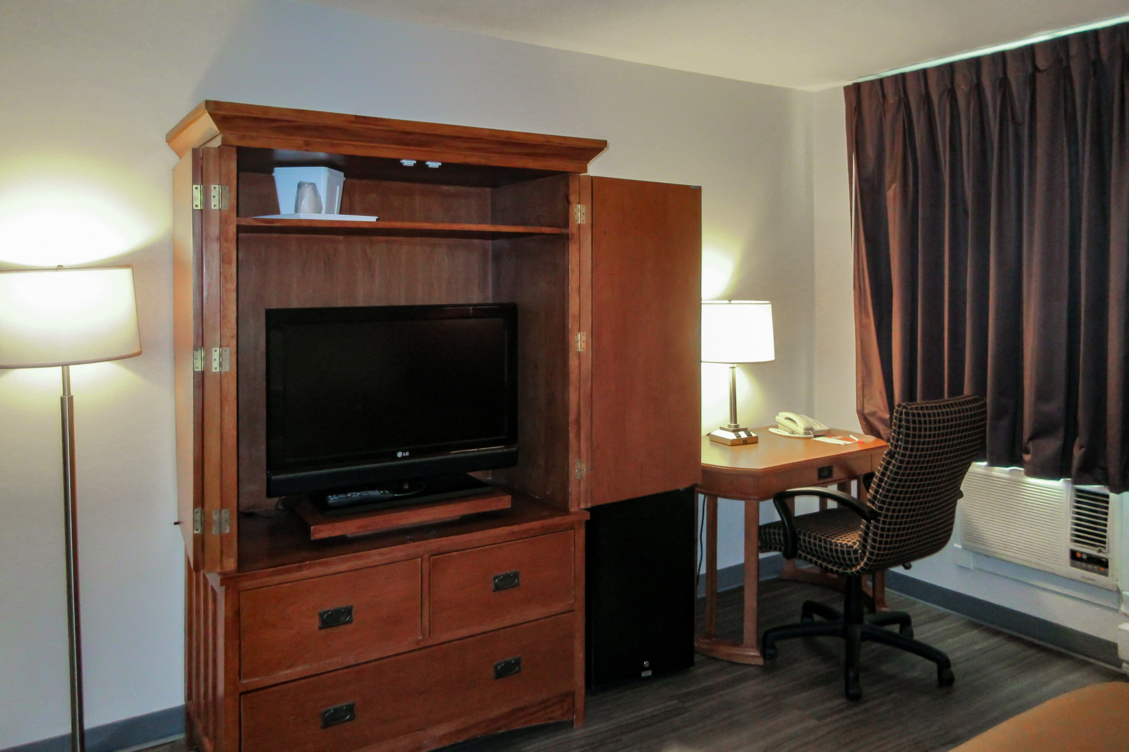Econo Lodge Inn & Suites Escanaba North — 14