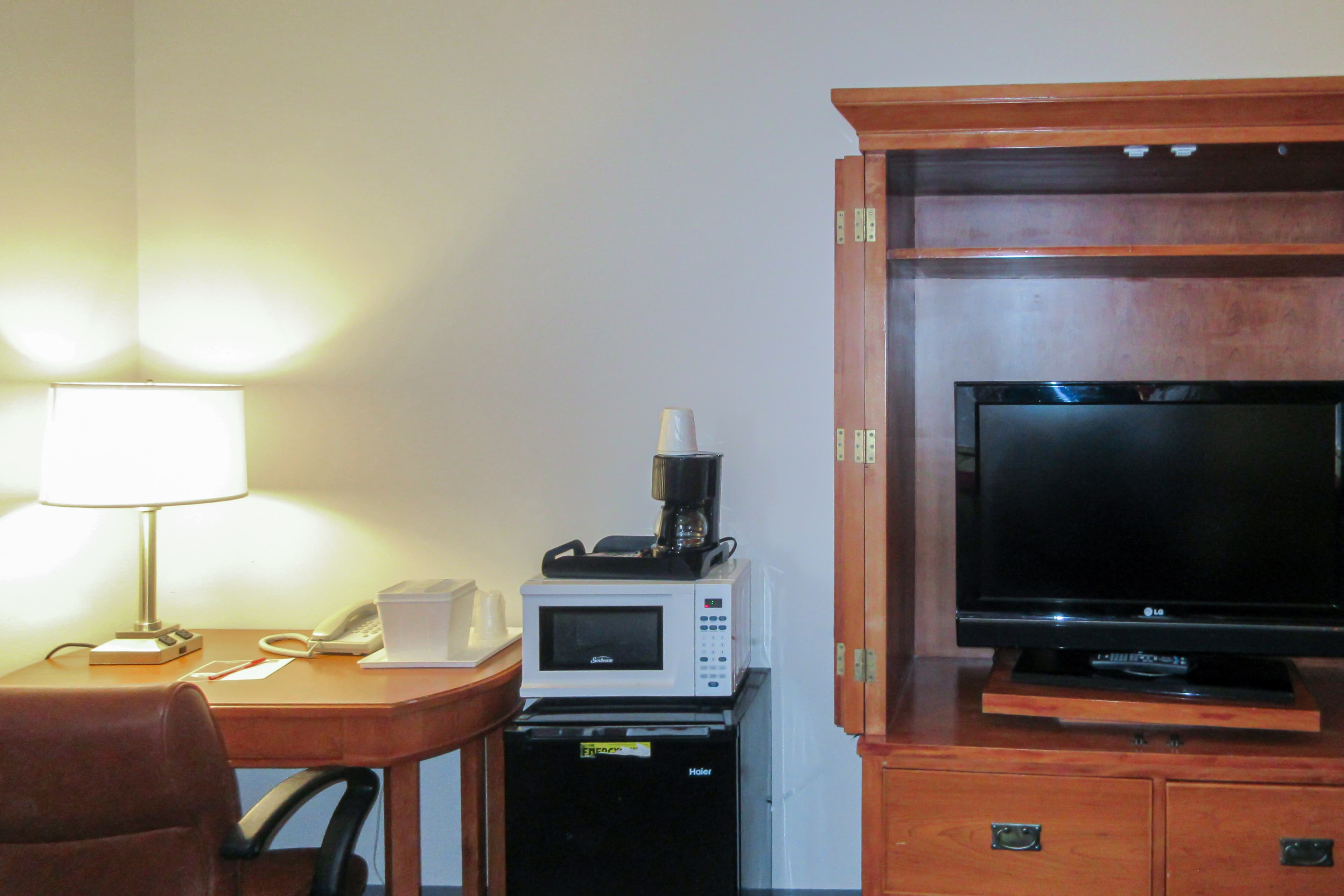 Econo Lodge Inn & Suites Escanaba North - Image 3