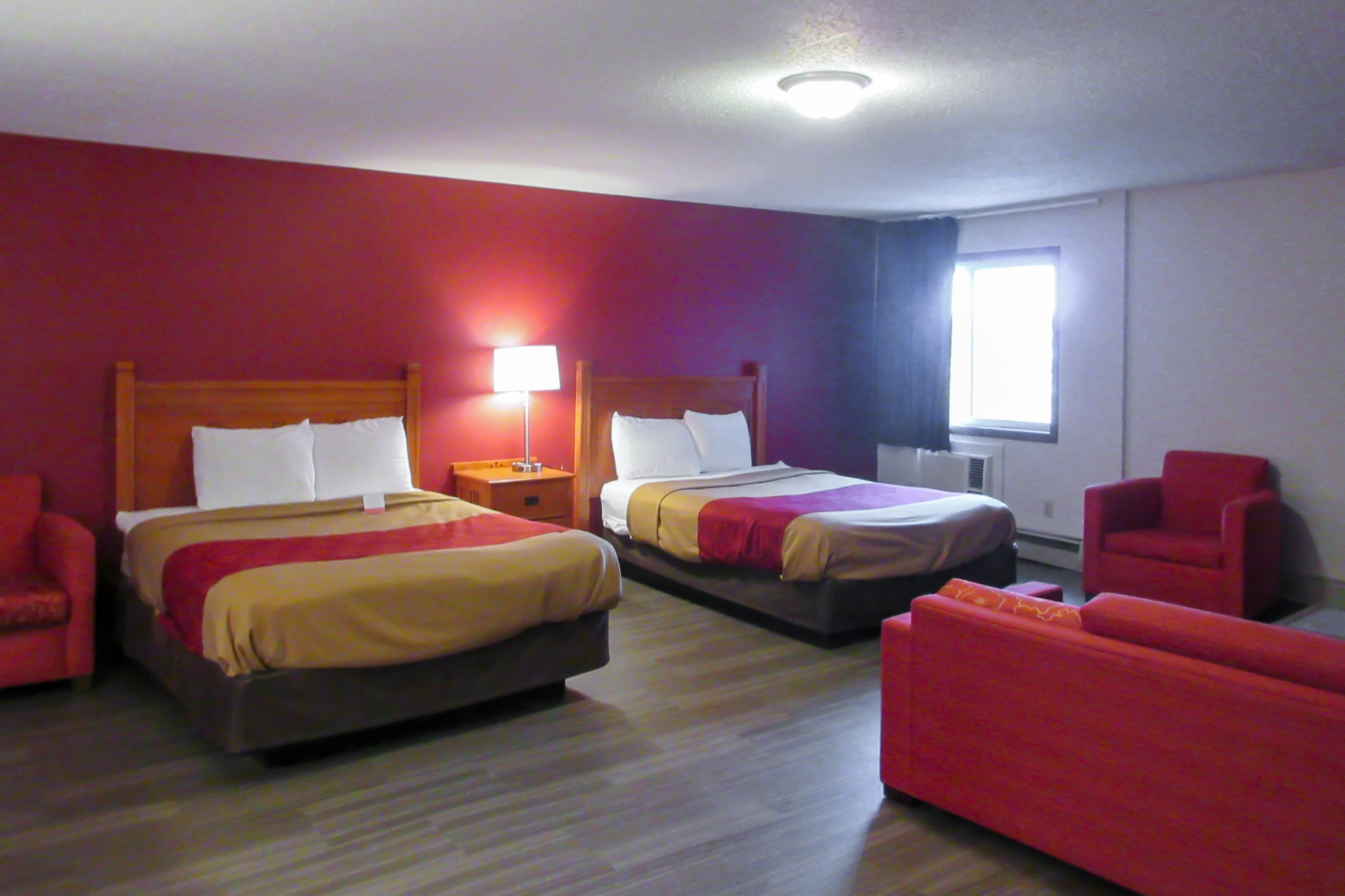Econo Lodge Inn & Suites Escanaba North - Image 1