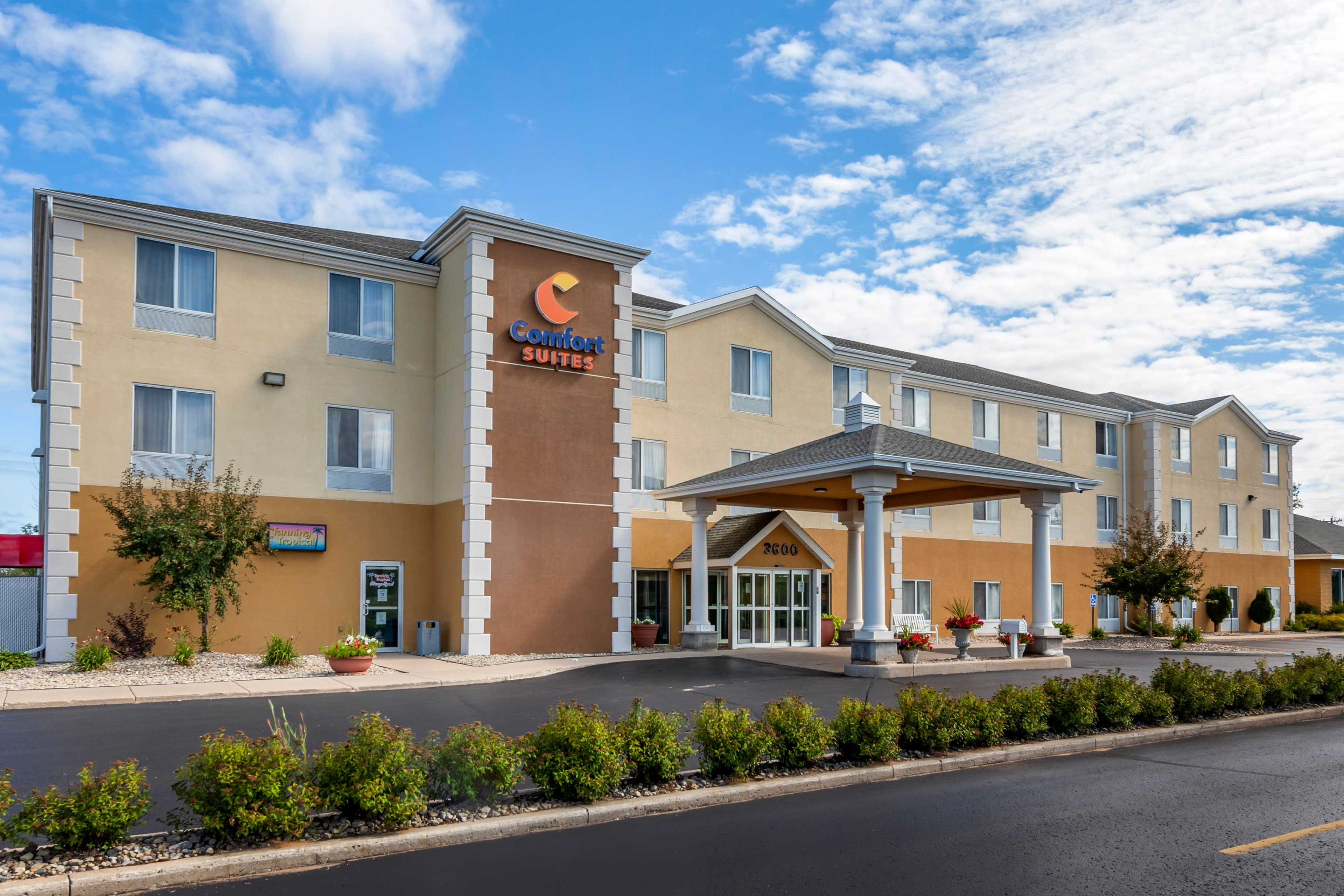 Comfort Suites Escanaba West - Image 1