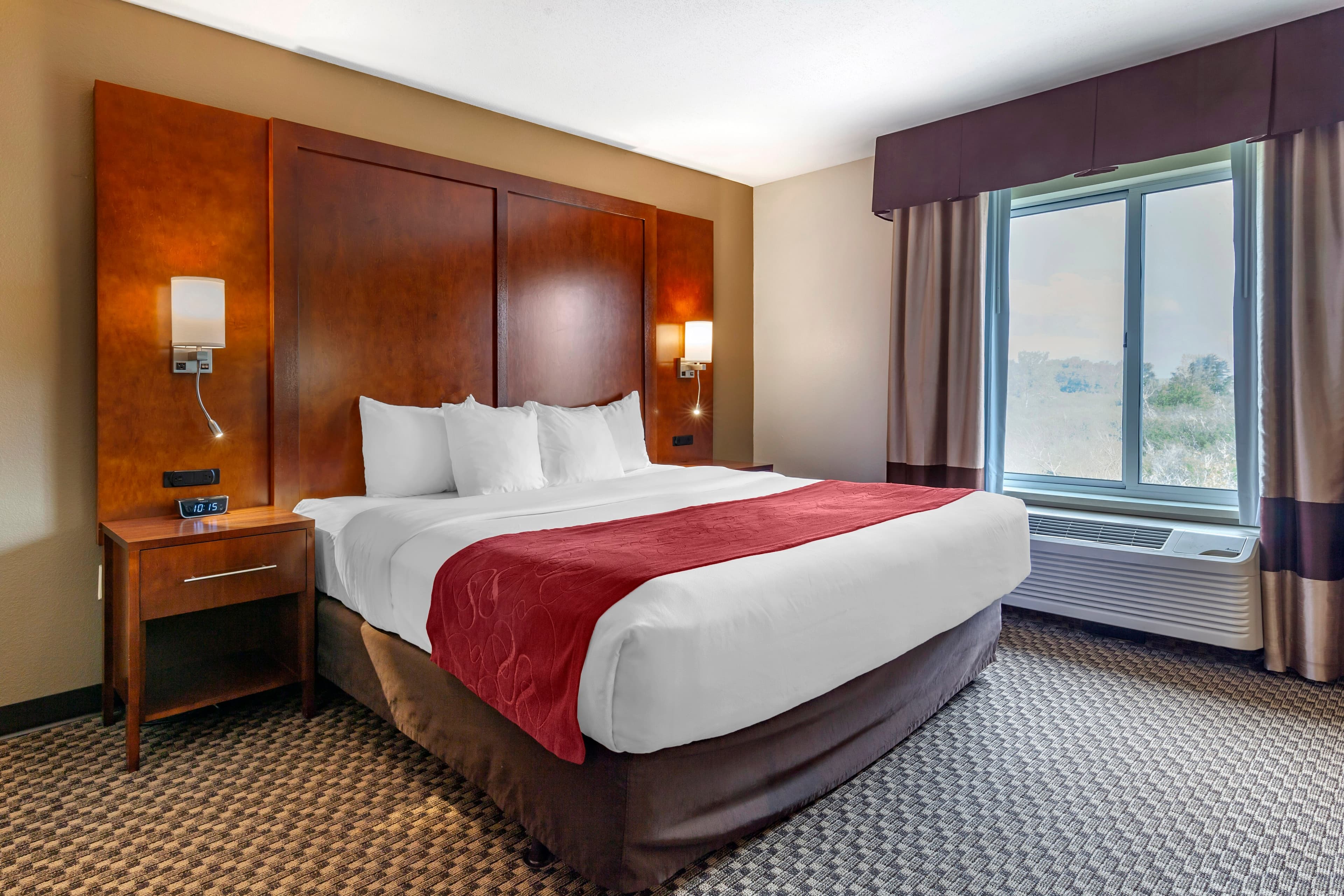 Comfort Suites Escanaba West - Image 2