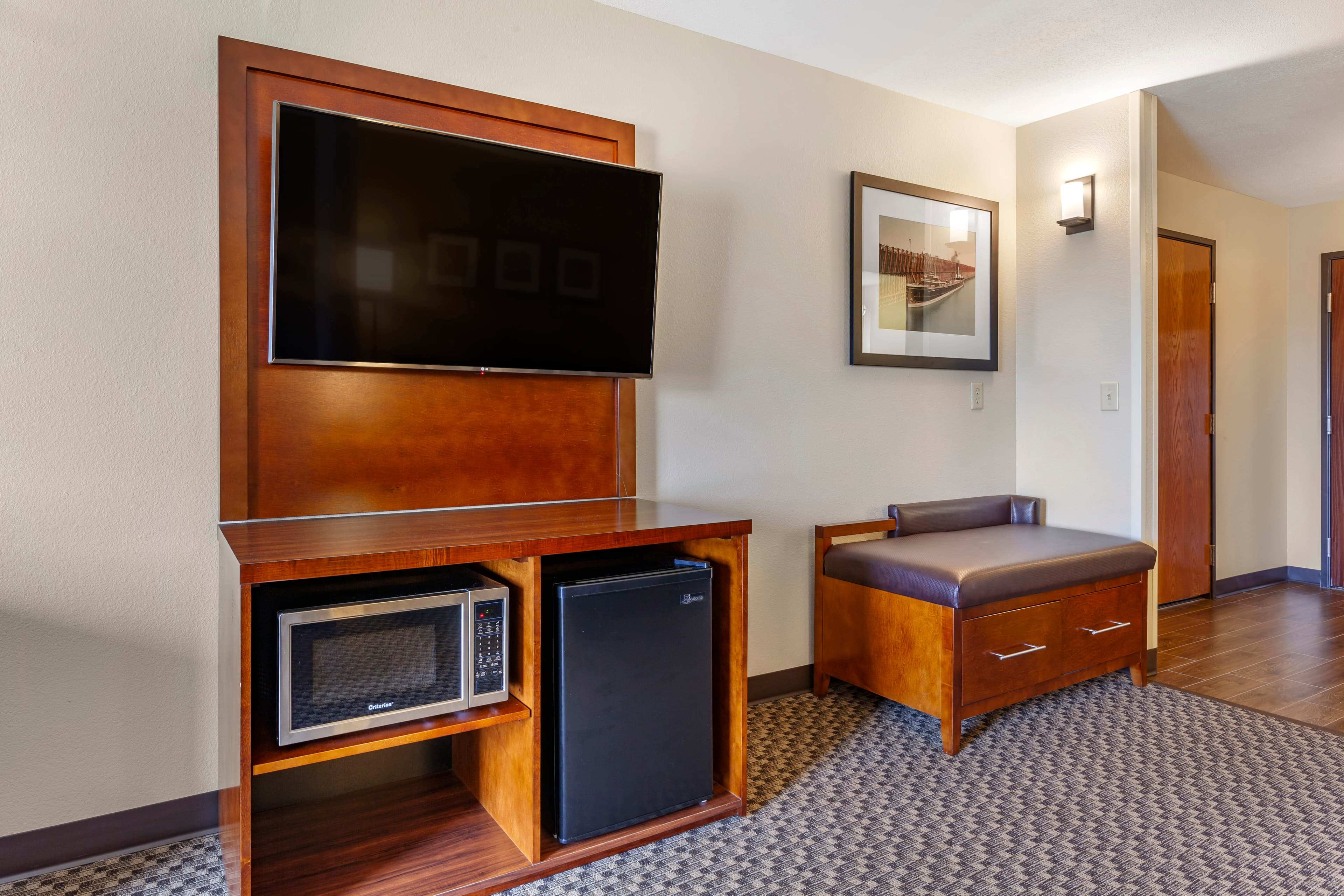 Comfort Suites Escanaba West - Image 3