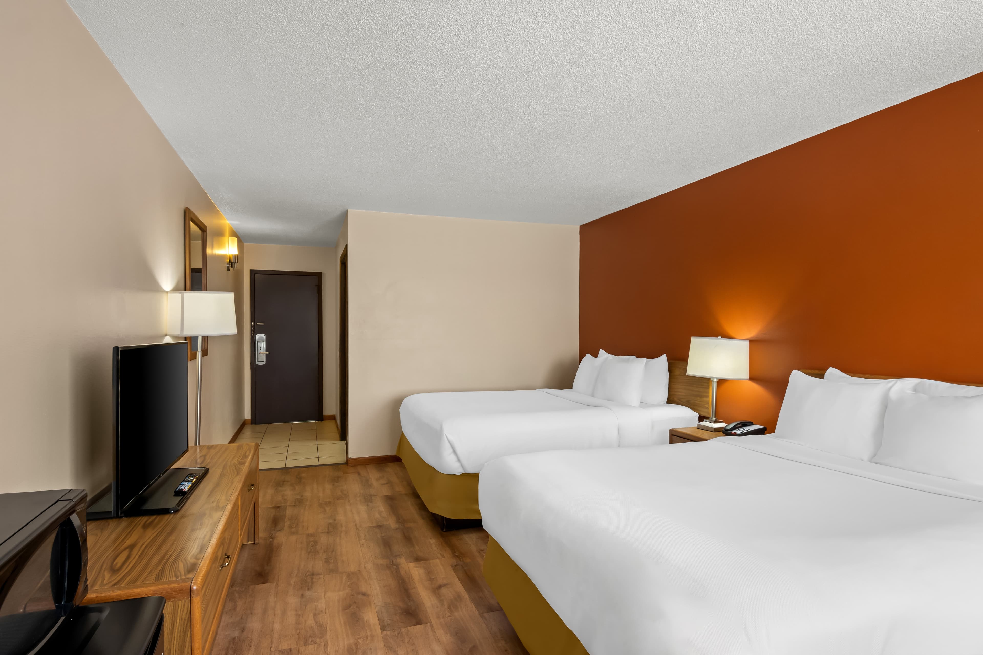 Econo Lodge Manistee — 3