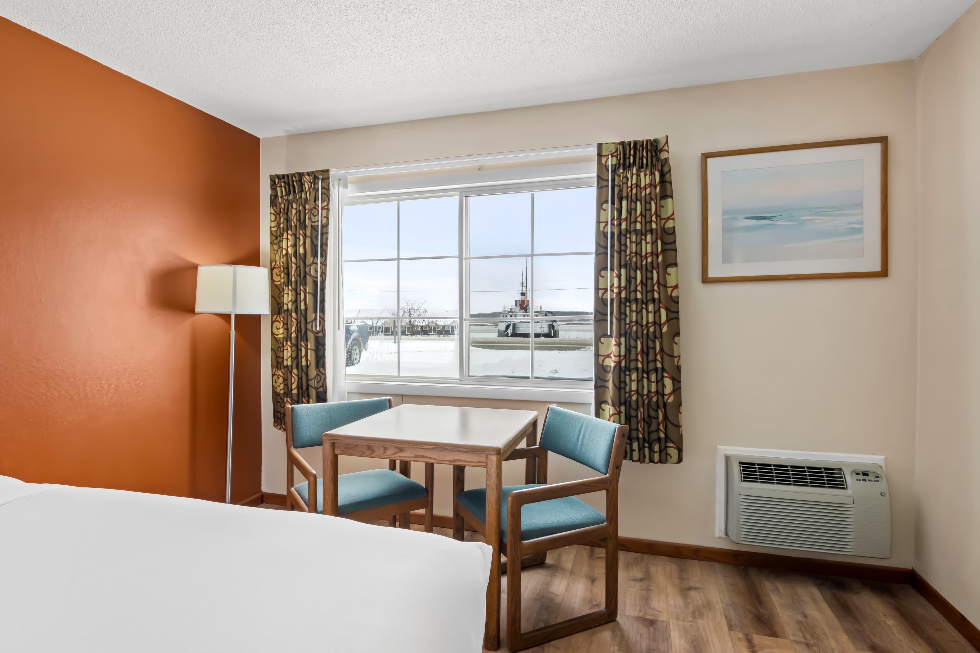 Econo Lodge Manistee — 4
