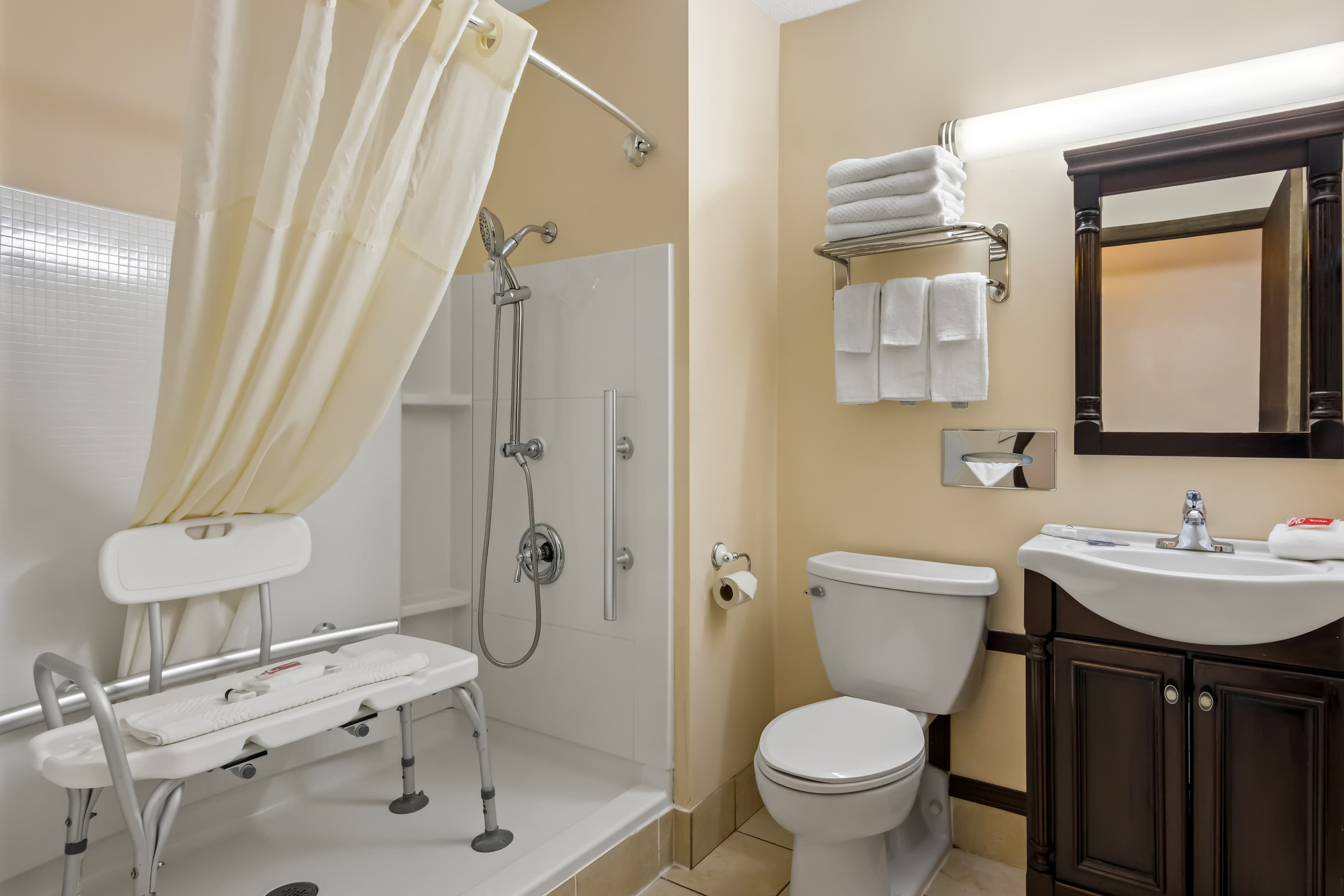 Econo Lodge Manistee — 5