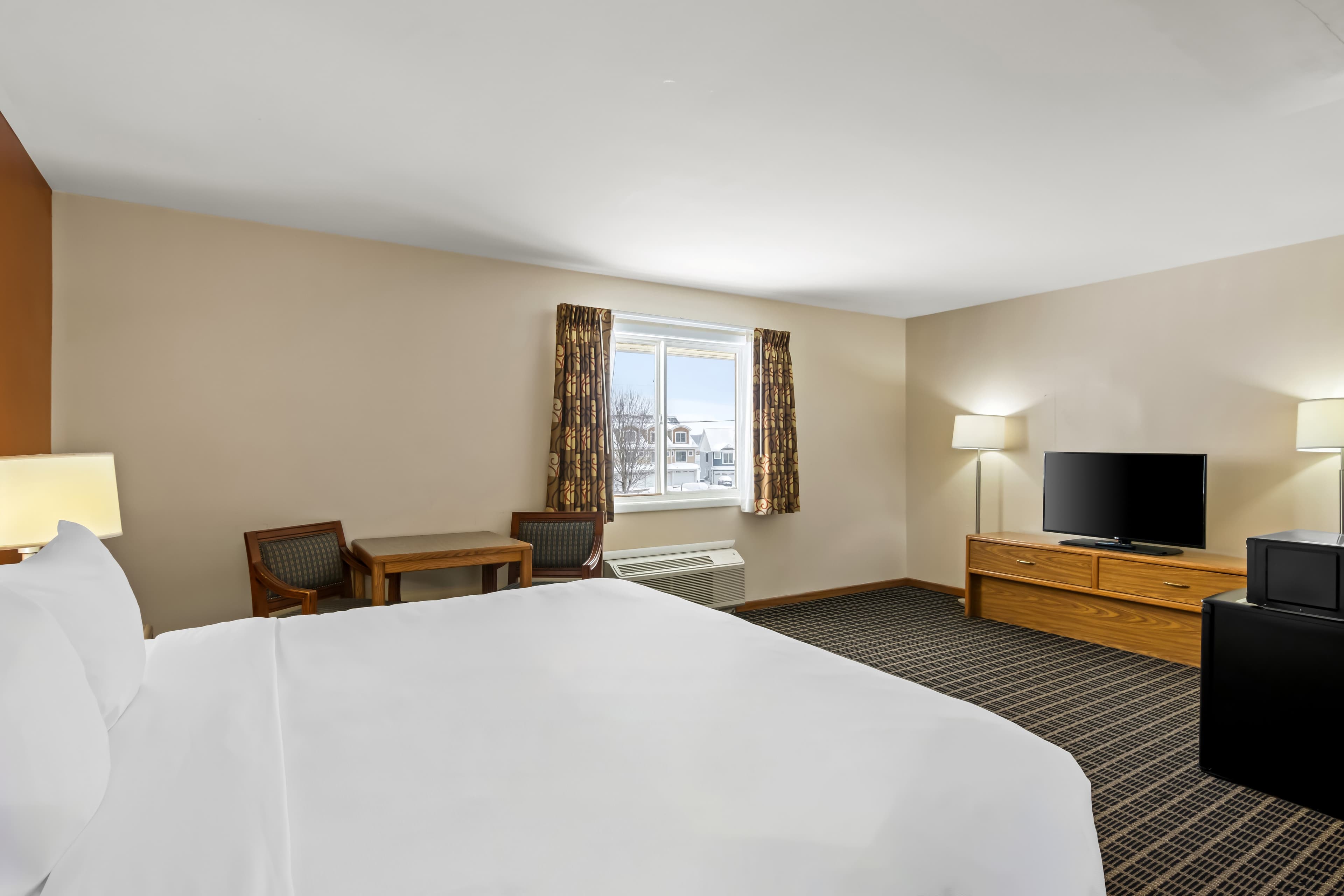 Econo Lodge Manistee — 6