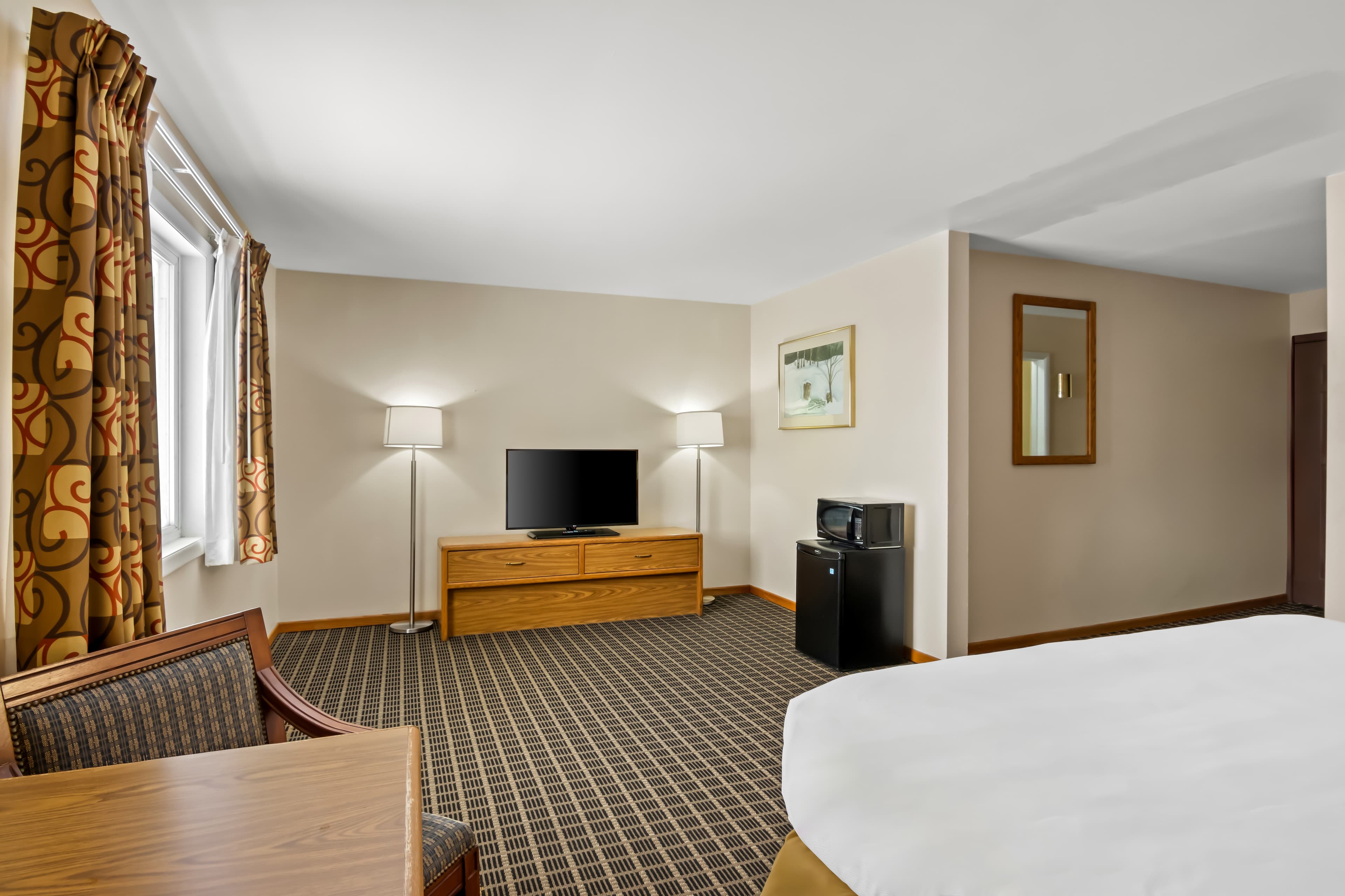 Econo Lodge Manistee — 8