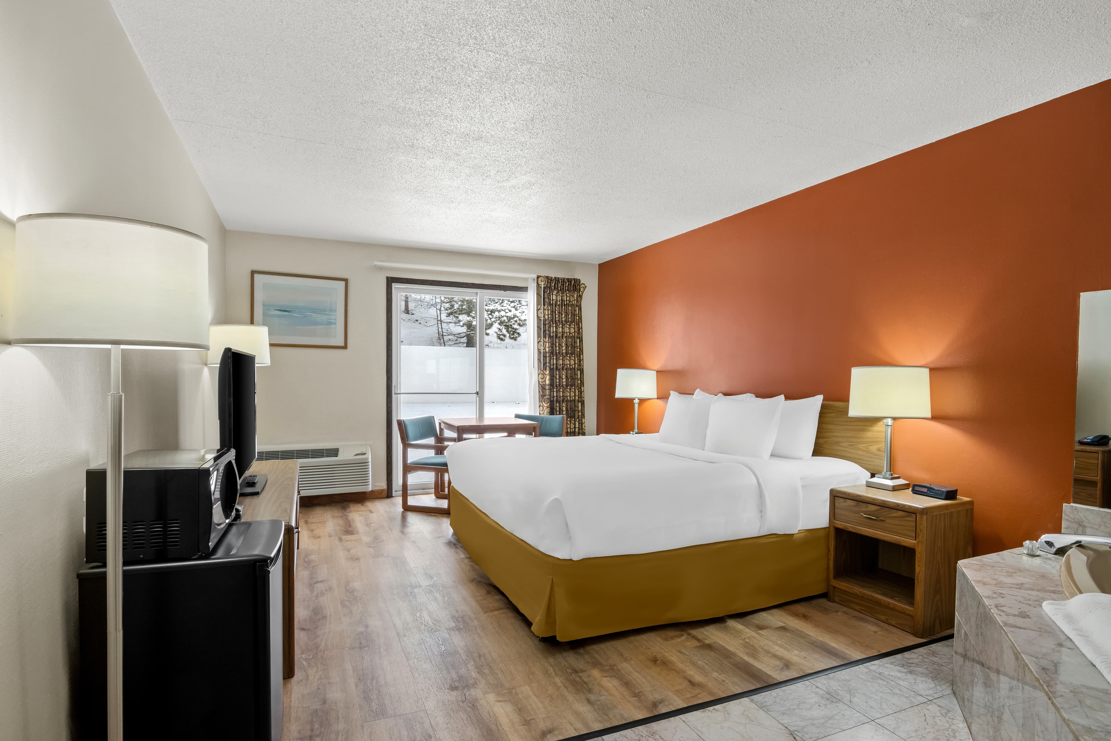 Econo Lodge Manistee — 10