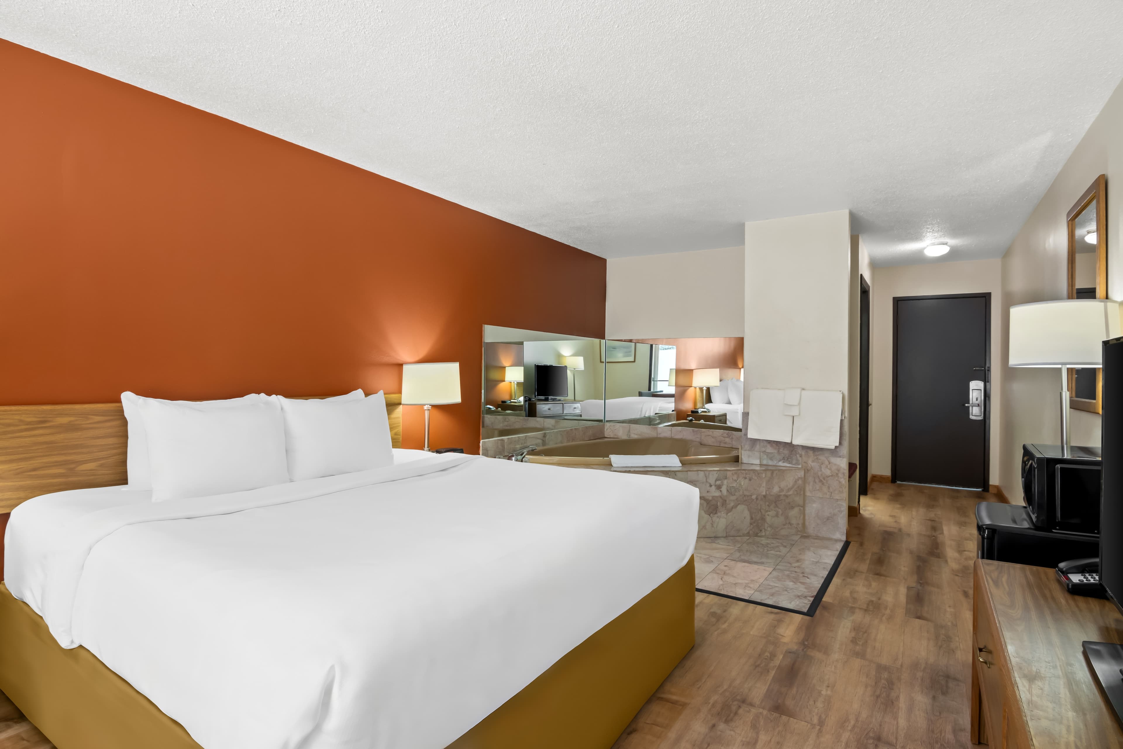 Econo Lodge Manistee — 11