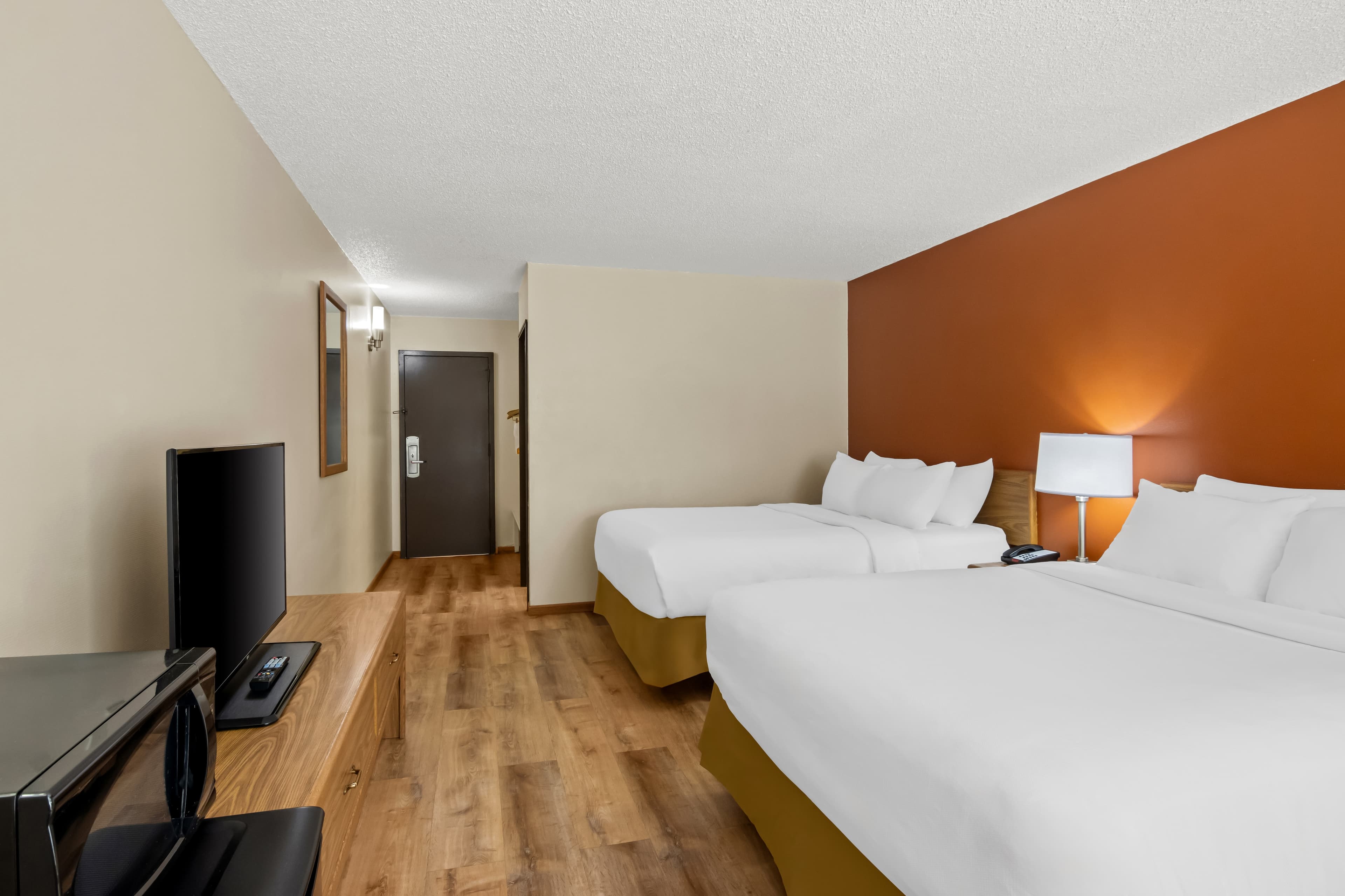 Econo Lodge Manistee — 16