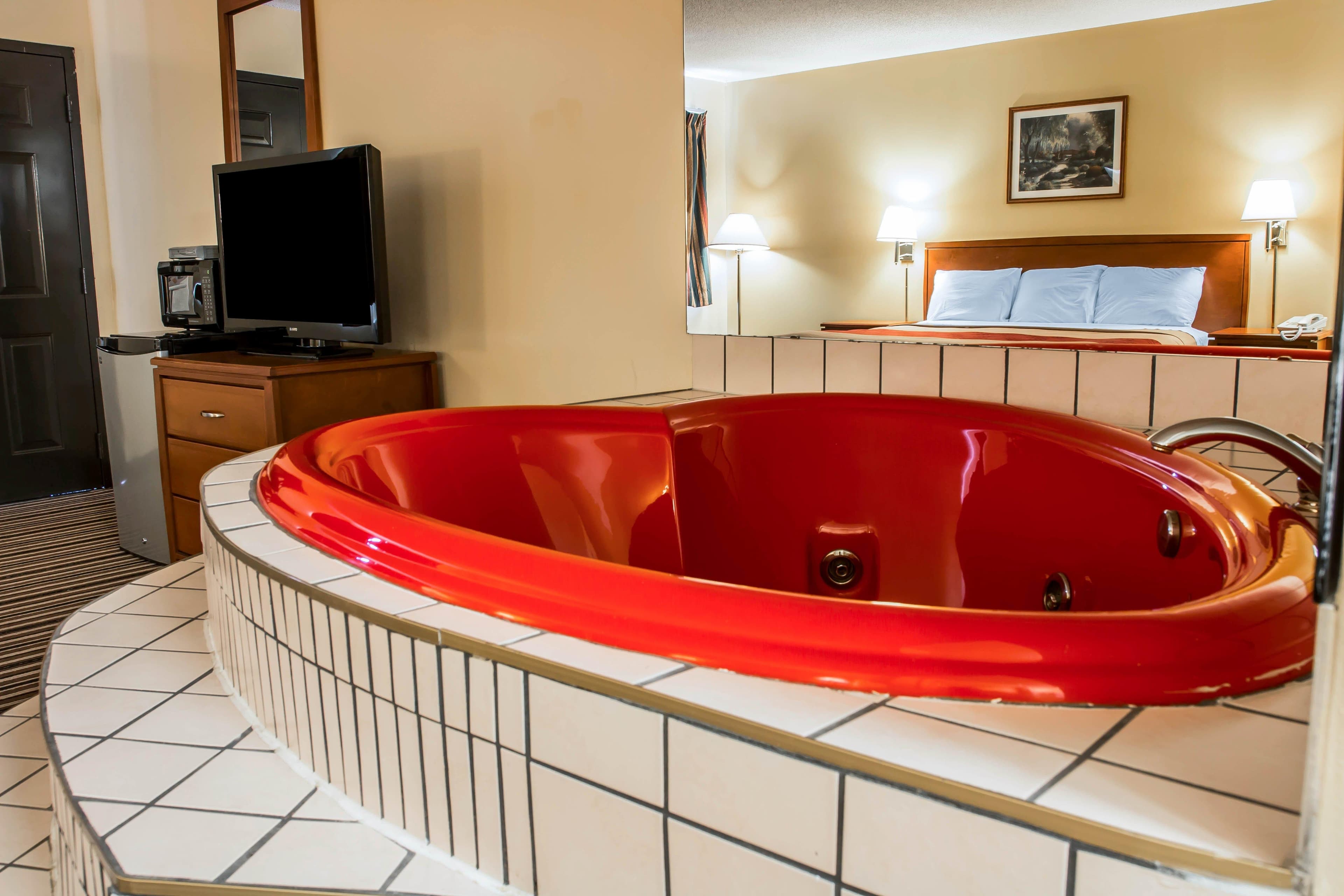 Econo Lodge Paw Paw — 18
