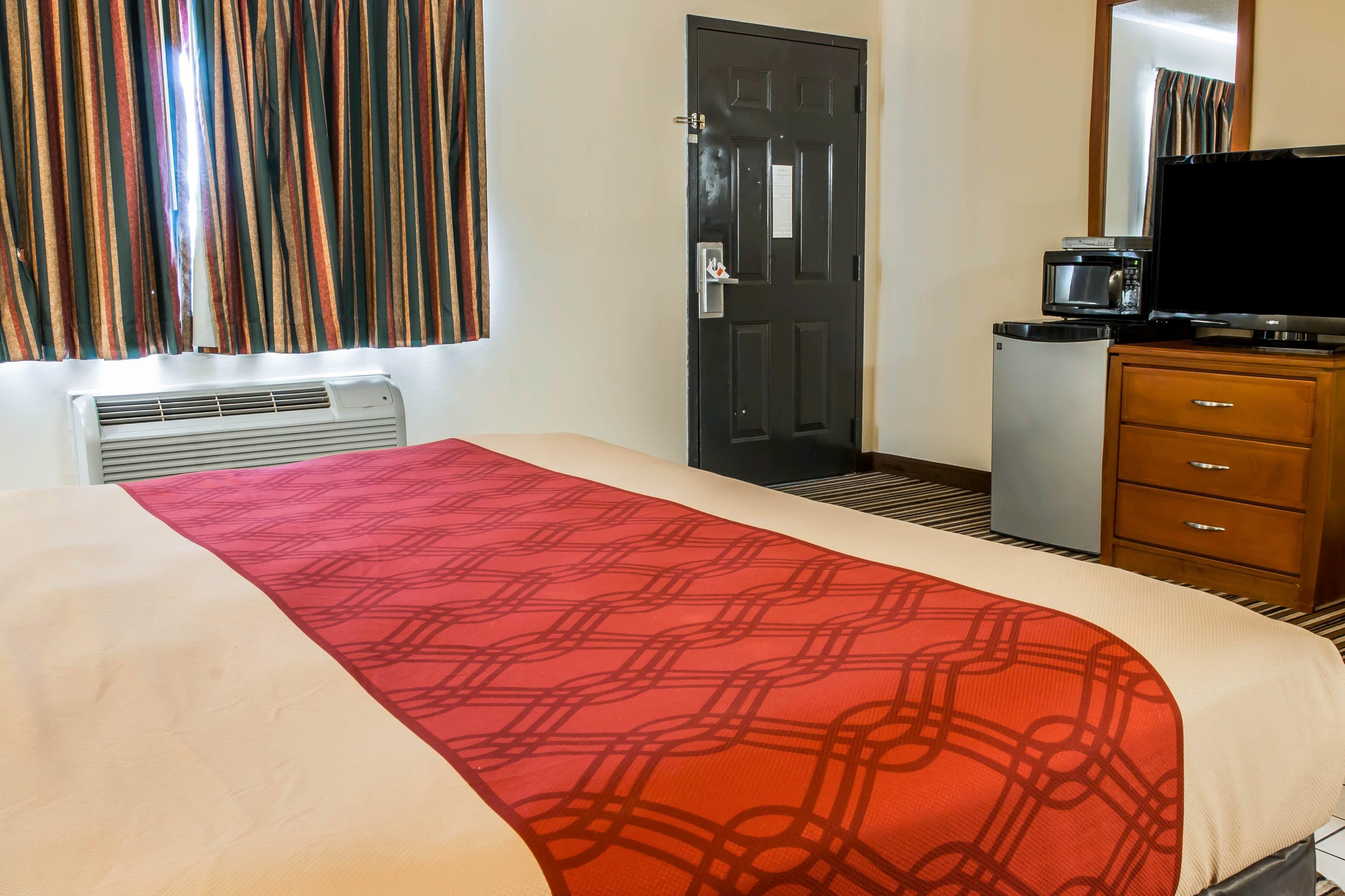 Econo Lodge Paw Paw — 19