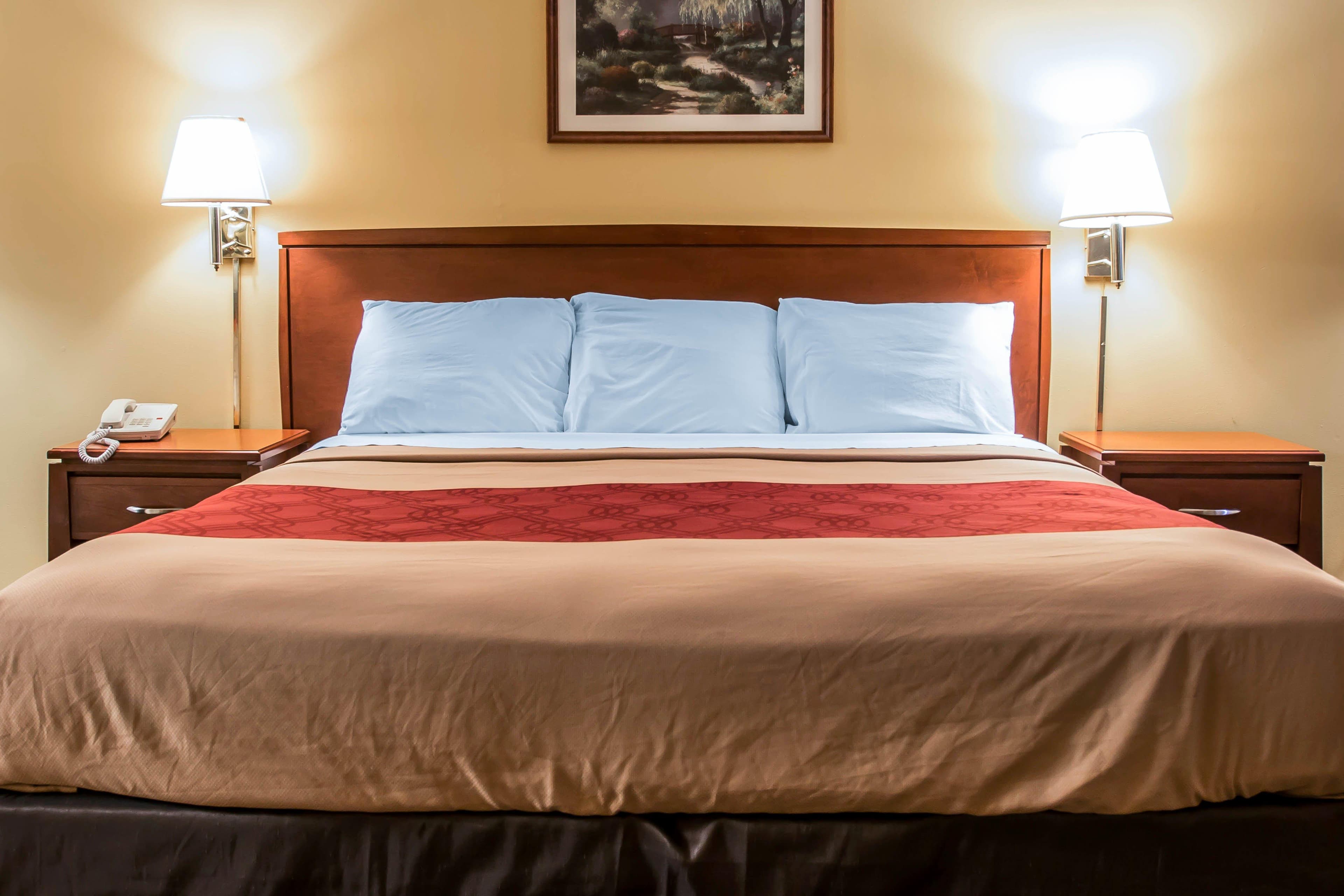 Econo Lodge Paw Paw — 20