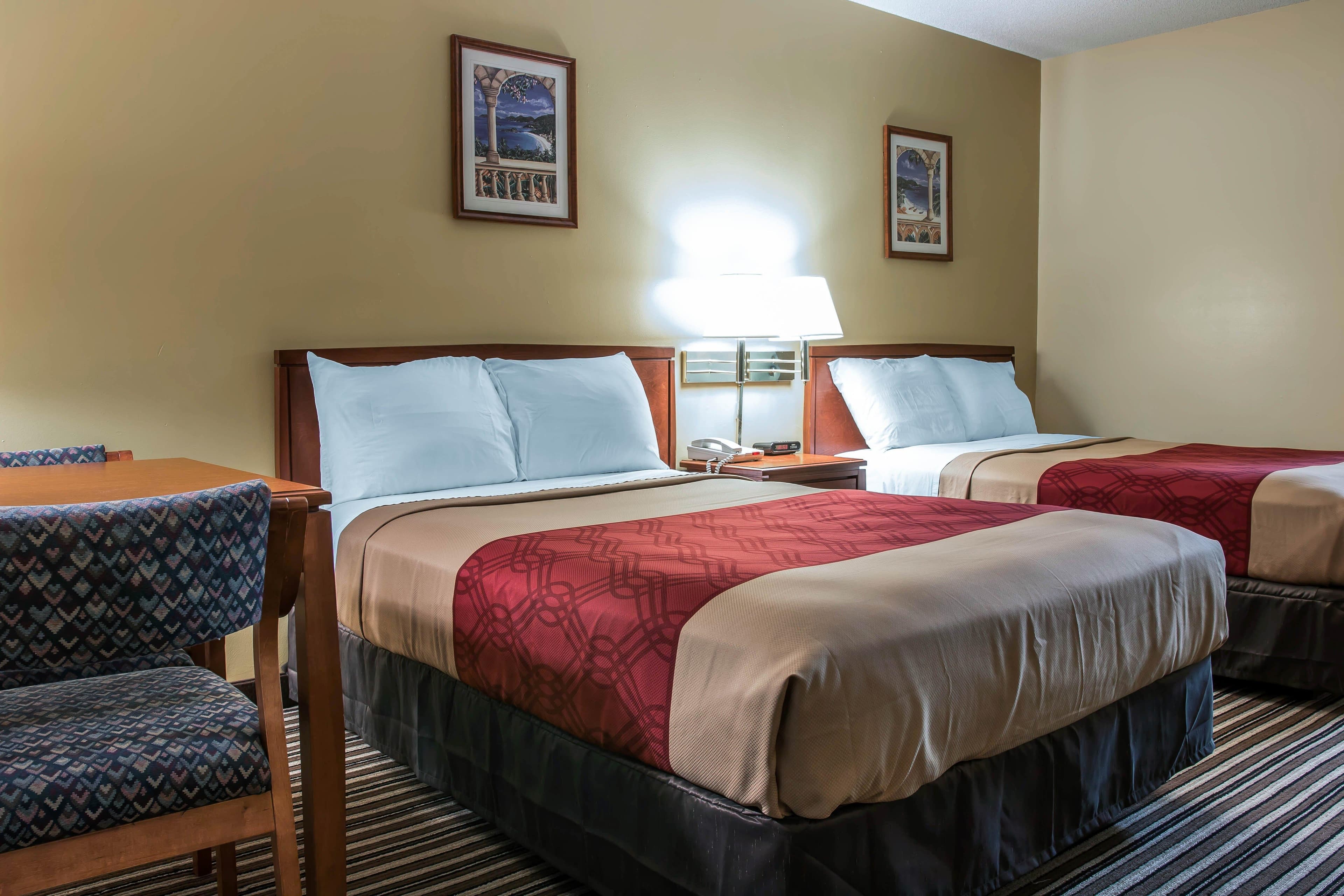 Econo Lodge Paw Paw — 6