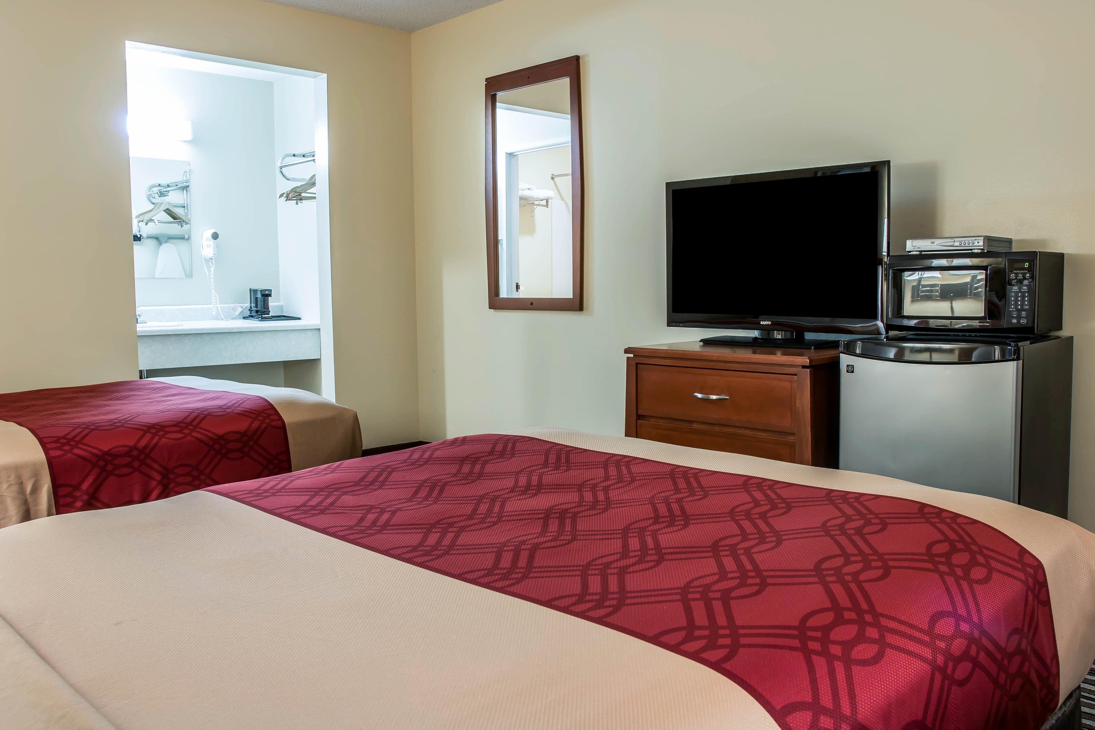 Econo Lodge Paw Paw — 7