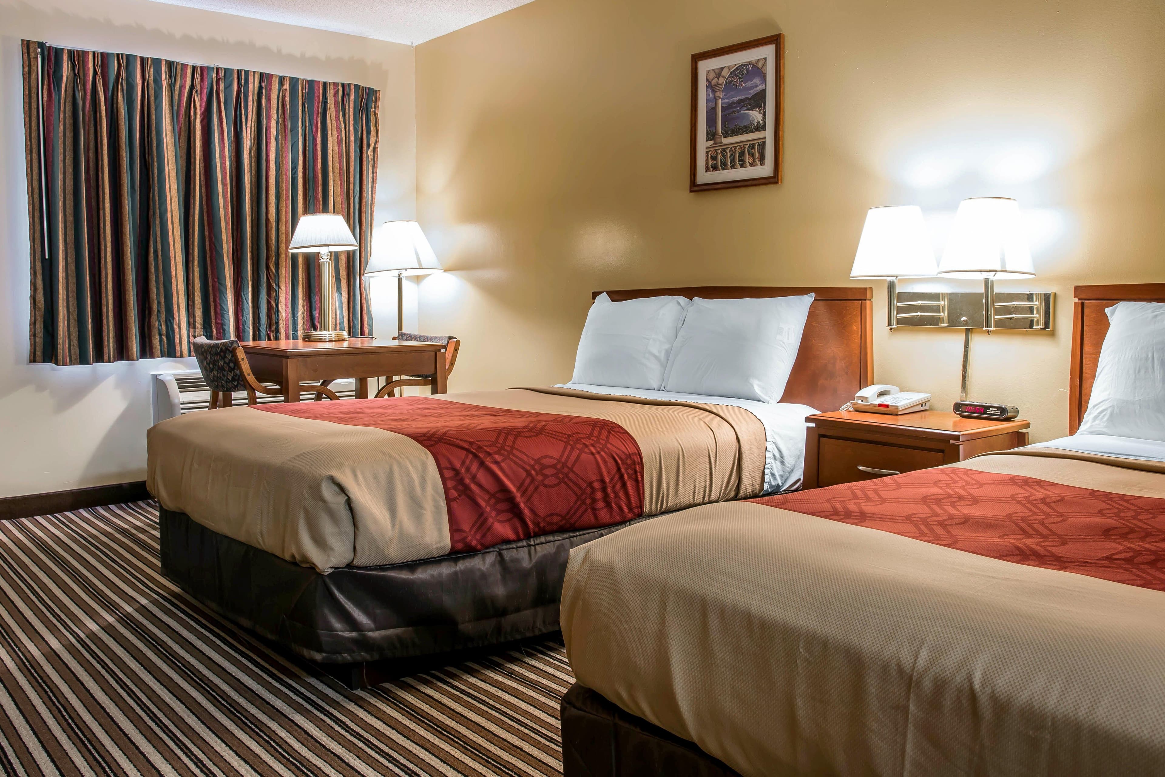 Econo Lodge Paw Paw — 8