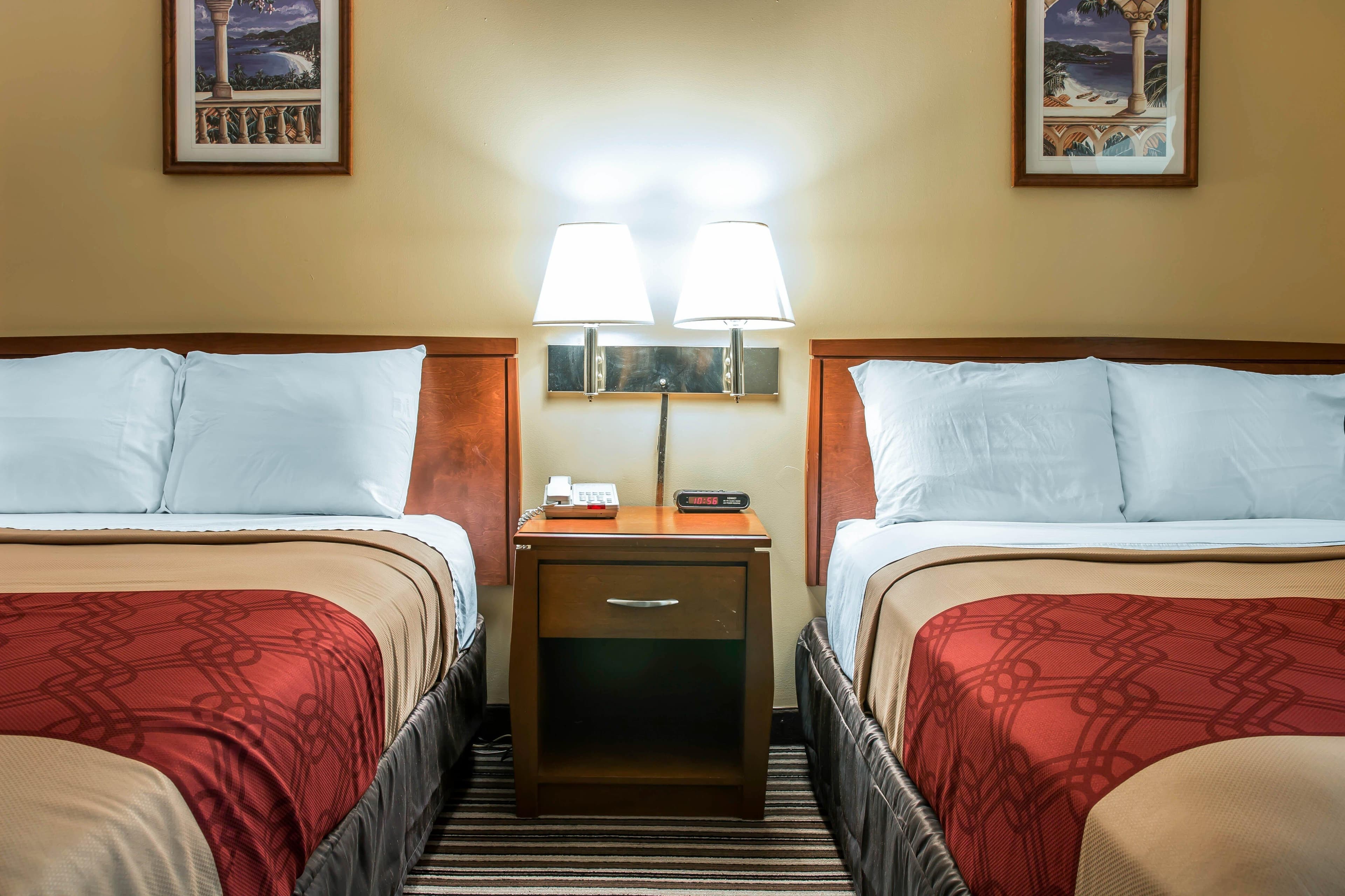Econo Lodge Paw Paw — 10